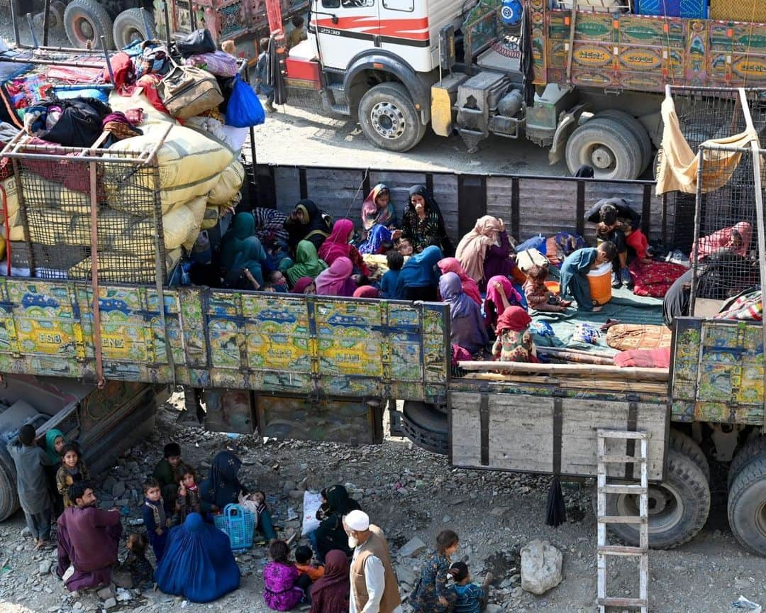 AFP通信さんのインスタグラム写真 - (AFP通信Instagram)「Tens of thousands of Afghans flee Pakistan as deadline looms⁣ ⁣ More than 10,000 Afghans living in Pakistan rushed to the borders on Tuesday, just hours before a deadline for 1.7 million people to leave Pakistan voluntarily or face arrest and deportation.⁣ The Pakistan government has said it would begin arresting undocumented Afghans and taking them to new holding centres from Wednesday, from where they will be processed and forcibly returned to Afghanistan.⁣ In Afghanistan, the Taliban government has imposed a harsh interpretation of Islamic law since seizing power in August 2021, banning girls from secondary and university education and forcing women to stay out of work.⁣ While hundreds of thousands of Afghans are estimated to have fled to Pakistan since the Taliban's return to power, millions more had already settled there over decades of conflict, making Pakistan the host of one of the world's largest refugee populations.⁣ Despite a gruelling economic crisis in Afghanistan, coupled with the Taliban government's edicts on women and girls' rights, Afghans in Pakistan are being forced to return to their home country.⁣ ⁣ 1 -> 4 - Afghan refugees arrive in trucks from Pakistan at the Afghanistan-Pakistan Torkham border in Nangarhar province on October 30, 2023⁣ ⁣ 5 - Afghan refugees wait at the Karachi bus terminal in Sindh province, to depart for Afghanistan on October 30, 2023. ⁣ ⁣ 6 - An Afghan police personnel stands guard as refugees arrive from Pakistan at the Afghanistan-Pakistan border in Spin Boldak on October 30, 2023.⁣ ⁣ 7 - A bulldozer is being used to demolish houses of Afghan refugees, during an operation by local authorities at a refugee camp in Islamabad on October 31, 2023.⁣ ⁣ 8 -> 9 - Afghan refugees search for belongings after local authorities demolished their houses, at a refugee camp in Islamabad on October 31, 2023.⁣ ⁣ 📷  Aamir QURESHI⁣ 📷 @wakil.khosar⁣ 📷 Rizwan TABASSUM ⁣ 📷 @sanaullahseiam⁣ ⁣ #AFPPhoto」10月31日 21時00分 - afpphoto