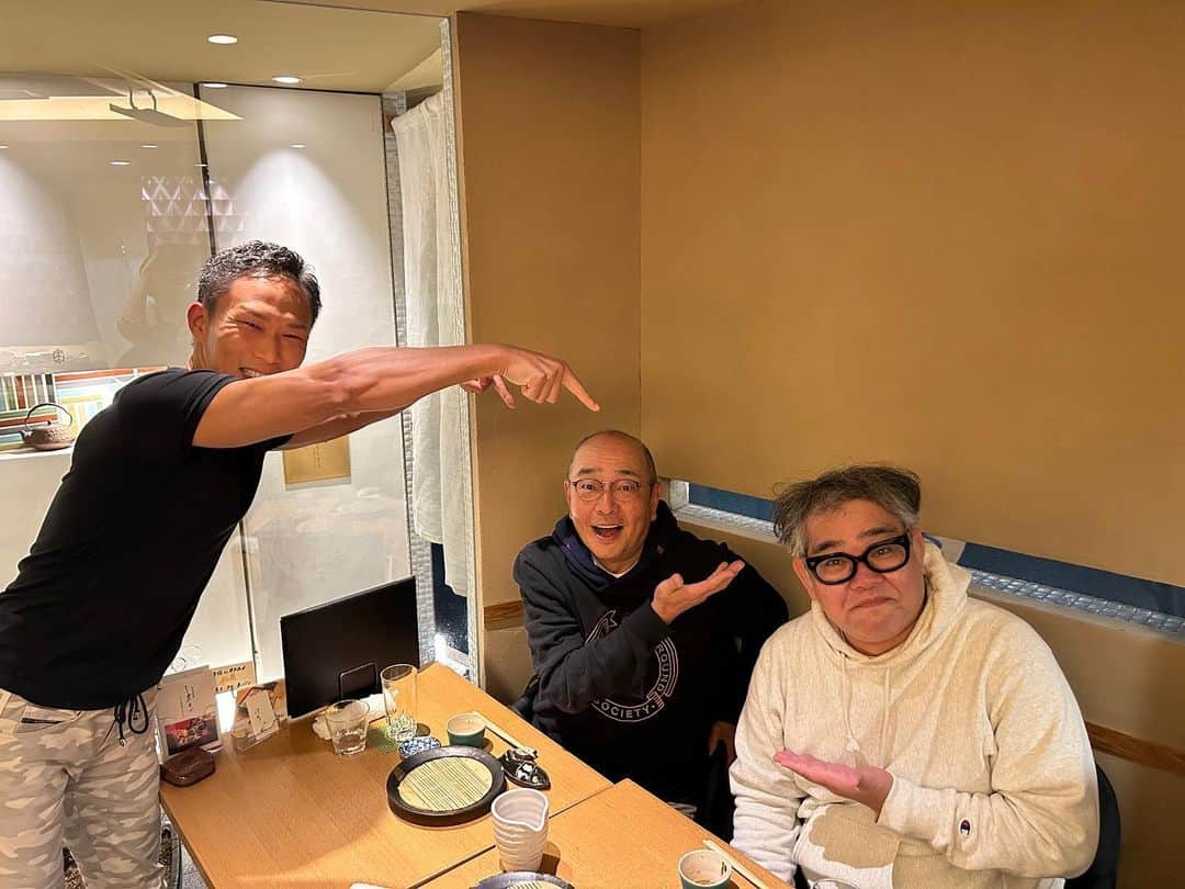 のインスタグラム：「昨日は、発毛の師匠のヤマヒロさんが発毛ミーティングを兼ねて食事会を開いてくれました。  無料モニターをさしてもらってる丁先生も来られて、発毛談義。  楽しかったです！  ありがとうございました！  ちなみに丁先生が発毛のYouTube始めたと言うてはりました。  ご興味ある方どうぞ！」