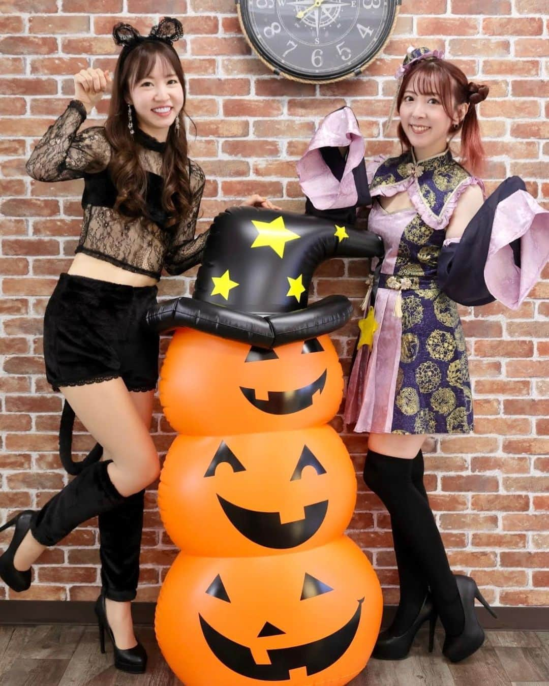 浅井マリカのインスタグラム：「Happy Halloween〜🎃✨ あやちゃんと💕  #撮影会 #撮影会モデル #モデル募集 #story撮影会 #スタジオゼロストーリー #studio0story #押上スタジオ #スタジオ東京 #レンタルスタジオ #押上 #曳舟 #ハロウィンコスプレ #ハロウィン装飾」