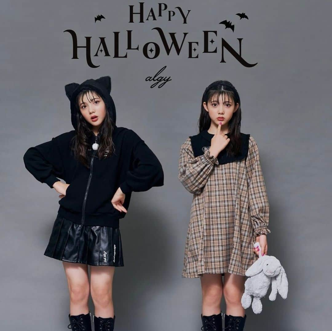 松尾そのまさんのインスタグラム写真 - (松尾そのまInstagram)「🎃 Happy Halloween 👻   #松尾そのま #13歳 #中1  #avex #avexmanagement #エイベックス  #てれび戦士 #天才てれびくん #天てれ #nhk #ｅテレ #ニコラ #ニコモ  #Repost @algy_official with @use.repost ・・・ . HAPPY HELLOWEEN 👻🎃🍬🦇❤︎❤︎❤︎  今年のハロウィンは何になる？🤫 ALGYのクロネコ&ドールのなりきりコーデをご紹介🌙✨  ▶︎もこもこ耳アニマルパーカー　¥4,990(税込) ネコ🐱ウサギ🐰クマ🐻の3色あるよ♡裏シャギーだからあったか✨ ▶︎サイドベルトプリーツスカパン ¥3,990(税込) ミニで履いてもスカパンだから安心😉エコレザーのブラックが断然おすすめ👌  ▶︎フリル衿付きワンピ ¥5,990(税込) 取り外しできる衿付きワンピ。ちょっとおでかけの日にも❣️  他にも新作続々入荷中😌 ALGYSHOPでお待ちしております♡  #ALGY #アルジー #HELLOWEEN #ハロウィン #ハロウィンコーデ #ネコ #ドール #なりきり #ハロウィンコスプレ」10月31日 15時40分 - sonopy526