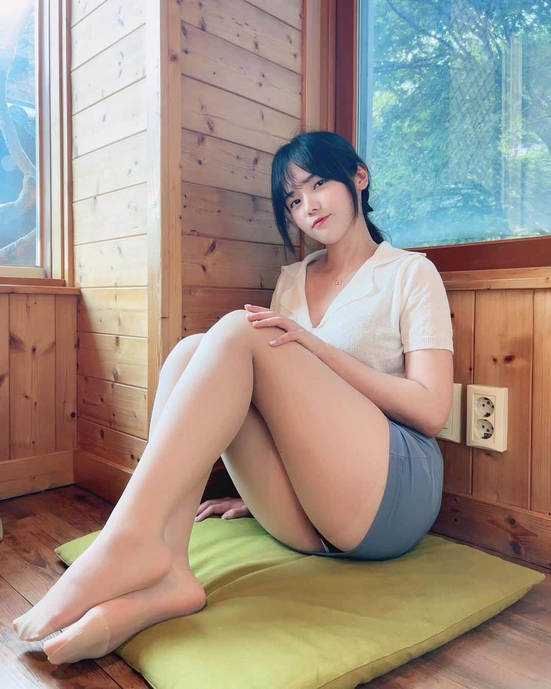 キュートな女性アイドルさんのインスタグラム写真 - (キュートな女性アイドルInstagram)「🌟 𝗨𝗹𝘇𝘇𝗮𝗻𝗴 𝗩𝗶𝗯𝗲𝘀 🌟 ✨ Follow for the ultimate aesthetic experience! ✨  📸 Model: @loveyu_ju 🌸  🌸 Don't miss out on the amazing content of our second page! Follow @girls.cos for more! 🌸  🌺 Just a reminder, our talented admin is also a girl! Give some love to @lewdgarden 🌺  ✨ All rights belong to their creators. No copyright infringement intended ✨  💫 Feel free to reach out to me if there are any issues 💫」11月8日 19時05分 - ulzzang__vibes