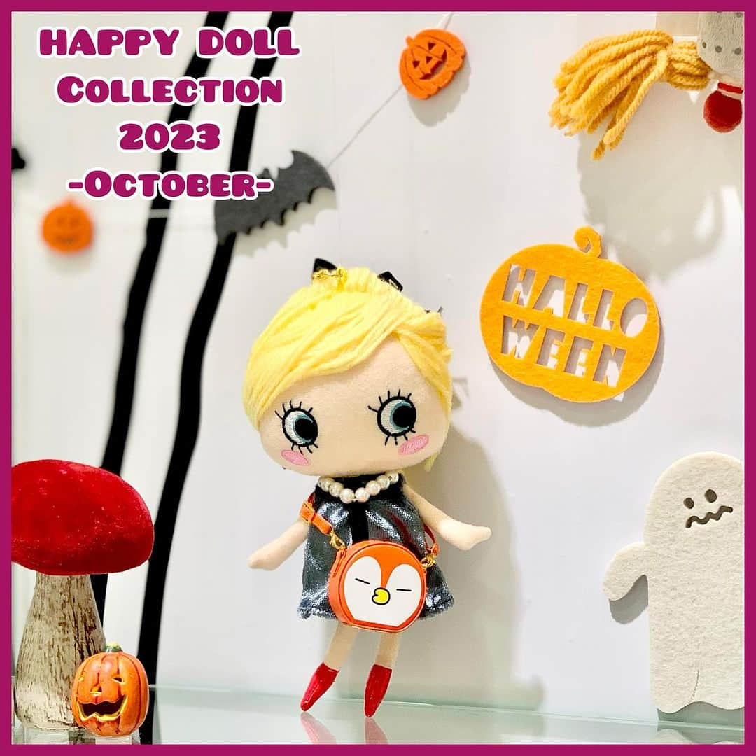 ILEMERさんのインスタグラム写真 - (ILEMERInstagram)「. 【HAPPY DOLL Collection 2023】 皆さまこんにちは！ 今日はハロウィンですね🎃 ⁡ 全6回でお届け中のハッピードールコレクション！ 本日紹介の5コーデ目は...ハロウィンにちなんだコーデです♪ ⁡ ｰｰｰｰｰｰｰｰｰｰｰｰｰｰｰｰｰｰｰｰｰｰｰｰｰ 【ハロウィンコーデ】 ⁡ ハロウィンに合わせたパーティーコーデ♪ 黒ドレスを着たイーマリーちゃんの真似をして、ブラックワンピースのシリーズから1着ピックアップ！！   ヘアアレンジは“キャンディヘア”に挑戦！！ ※詳しくは、ブログをチェック！ ⁡ おめかしして今夜のハロウィンパーティーに お出かけです🎃🎉 ⁡ ⁡ Happy Halloween👻🍭 ⁡ ⁡ ※ブログでしか紹介していないコーデもあるので、ぜひチェックしてみてくださいね👀✨ ⁡ ｰｰｰｰｰｰｰｰｰｰｰｰｰｰｰｰｰｰｰｰｰｰｰｰｰｰ -コーディネート使用アイテム- 🎃HAPPYDOLL　税抜2,700円/税込2,970円  🎃着せ替えワンピース‐black‐　税込500円  🎃サプライズKPバッグ(ハッピードール専用)　税込1,600円/税込1,760円 ｰｰｰｰｰｰｰｰｰｰｰｰｰｰｰｰｰｰｰｰｰｰｰｰｰ ⁡ 🌏海外サイトはこちらをチェック @ilemer_world ⁡ ｰｰｰｰｰｰｰｰｰｰｰｰｰｰｰｰｰｰｰｰｰｰｰｰｰ ⁡ #ilemer #ILEMER #イルメール #イルメール ハッピードール #happydoll #イーマリーちゃん #ぬいぐるみ#着せ替え #ハッピードールコレクション #ハピコレ #ハピコレ2023 #コーディネート#コーデ#coordinate #10月#October #ゾンビランドイルメール #ハロウィン#Halloween #サブカルチャー #キャラクター #アタオランド  #スタジオアタオ #ATAOLAND+ #アタプラ #イーマリー好きな人と繋がりたい #イーマリー好き集まれ #ドール好きな人と繋がりたい」10月31日 15時50分 - ilemer_official