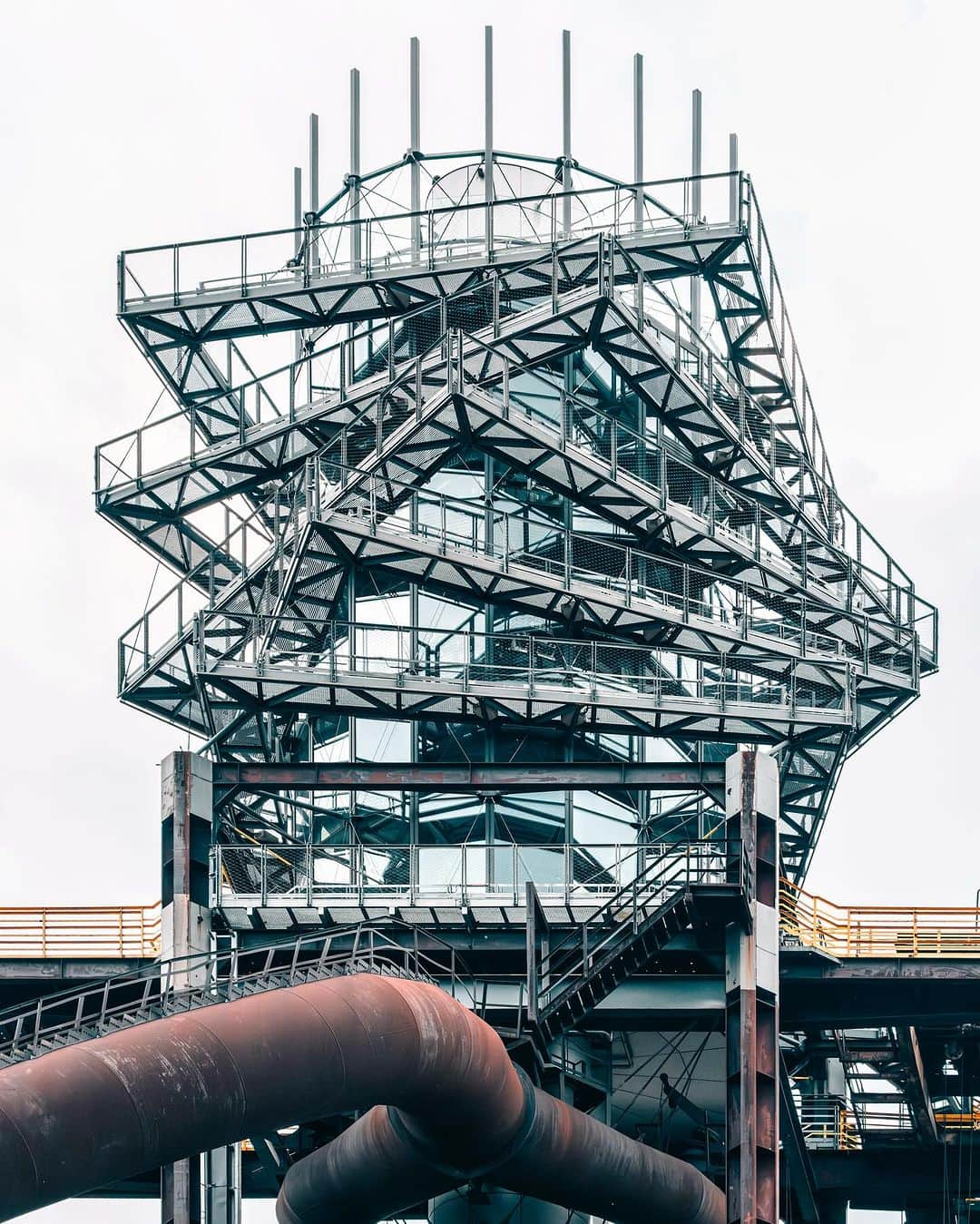 Nicanor Garcíaさんのインスタグラム写真 - (Nicanor GarcíaInstagram)「Industrial roots, cultural wings : Raíces industriales, alas culturales #nicanorgarcia @travelarchitectures @destinochequia  Dolní Vitkovice, DOV, formerly an industrial hub for coal mining and steel production from 1828-1998 in Central Europe, has been transformed into a notable educational, cultural, and social center, fostering community connections beyond Czech national borders.  #DolniVitkovice #Ostrava #MoraviaSilesia @moravskoslezsky_kraj  Dolní Vitkovice, DOV, fue un centro industrial para la minería de carbón y la producción de acero entre 1828 y 1998 en Europa Central, se ha transformado en un destacado centro educativo, cultural y social, que fomenta las conexiones comunitarias más allá de las fronteras nacionales Checas.  #VisitCzechia #MPDestinoChequia」10月31日 16時00分 - nicanorgarcia