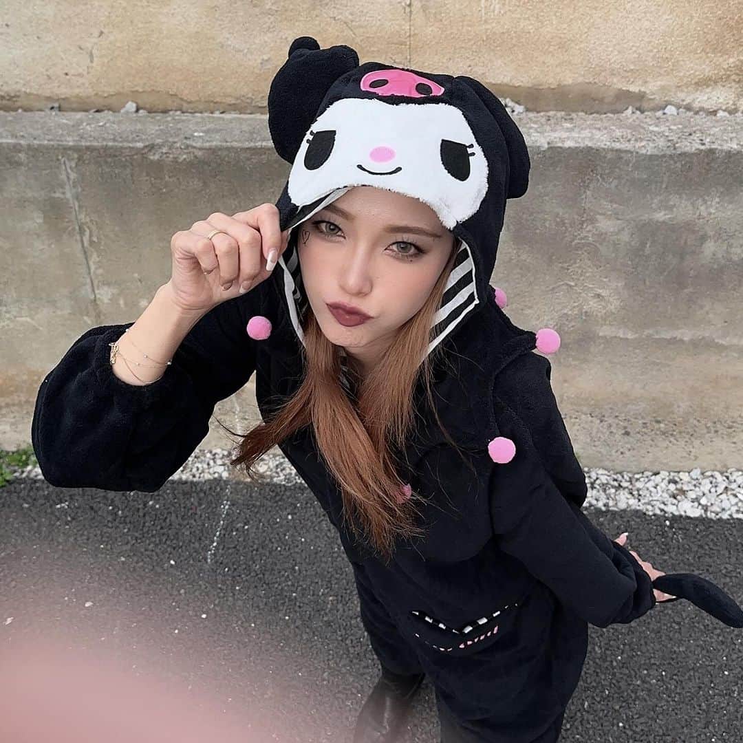 木下優樹菜のインスタグラム：「娘の🏫迎えに🖤🖤🖤 #Halloween #2023  あたい。」