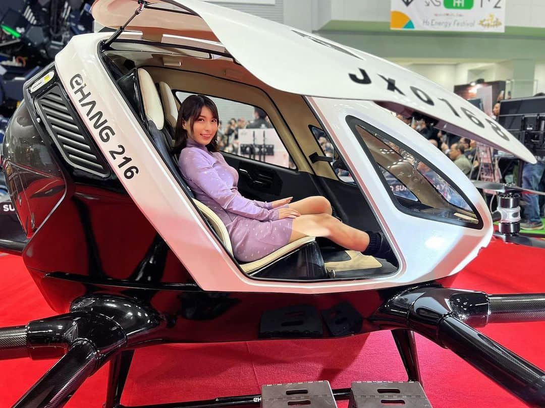 星野ナミのインスタグラム：「The space of really modern and futuristic ✴︎  空飛ぶ車🚁カッコよかった🤍  #japanmobilityshow #japanmobilityshow2023 #次世代モビリティ」