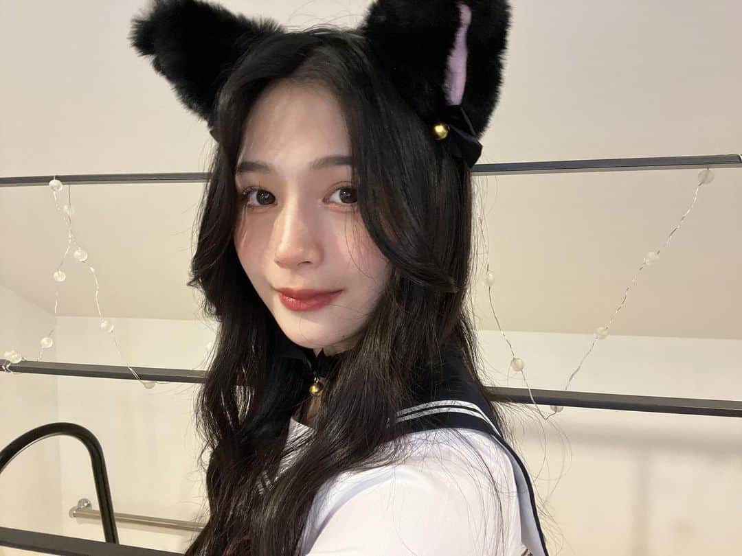 椎名亜美のインスタグラム：「去年のハロウィンだけども。ハッピーハロウィン🎃🐱🐈‍⬛♡」