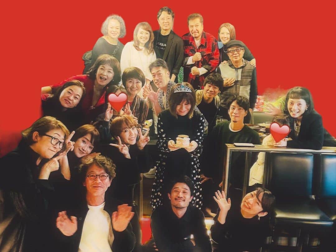 小此木まりのインスタグラム：「🎹  昨夜は、 10/20がお誕生日だったYUKAタンの サプライズバースデーパーティー！  かゆ(とわたしは呼んでいます。笑)のこと 大好きなひとたちがたくさん集まって みんなでお祝いできました^ ^ (バースデーソングのクオリティーすごかった！笑)  いつもみんなに 大きな愛を届けてくれる、かゆ  これからもいっしょに あたたかな音を奏でていきたいです  ♡  おめでとう ありがとう  ♡  親戚のようなみんなにも 久しぶりに会えて本当にうれしかった^ ^  #YUKA タン #誕生日 #サプライズ #パーティー #おめでとう #ありがとう #発起人 は #ご子息  #たっちゃん #良い息子 笑 #感謝 #🎂 #❤️」