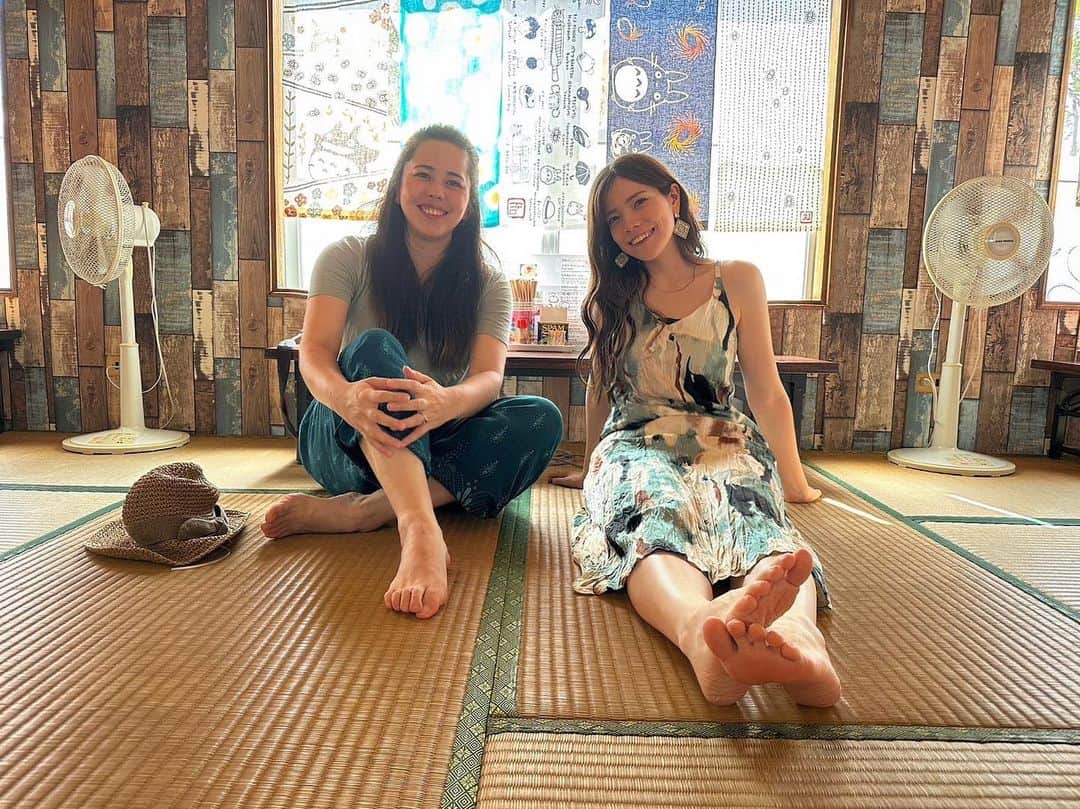 れもんえいみのインスタグラム：「. 昨日まで姉がイギリスから 帰国してました♡  いつもありのままで それが最高に美しくて 自慢の姉。 誕生日を直接お祝いできたのは 15年以上ぶり！ ずっと離れて暮らしてるのに いつ会っても最高に普通。 でも帰っちゃうのはやっぱり寂しい。  お互いの世界でのびのび生きよ〜♡」