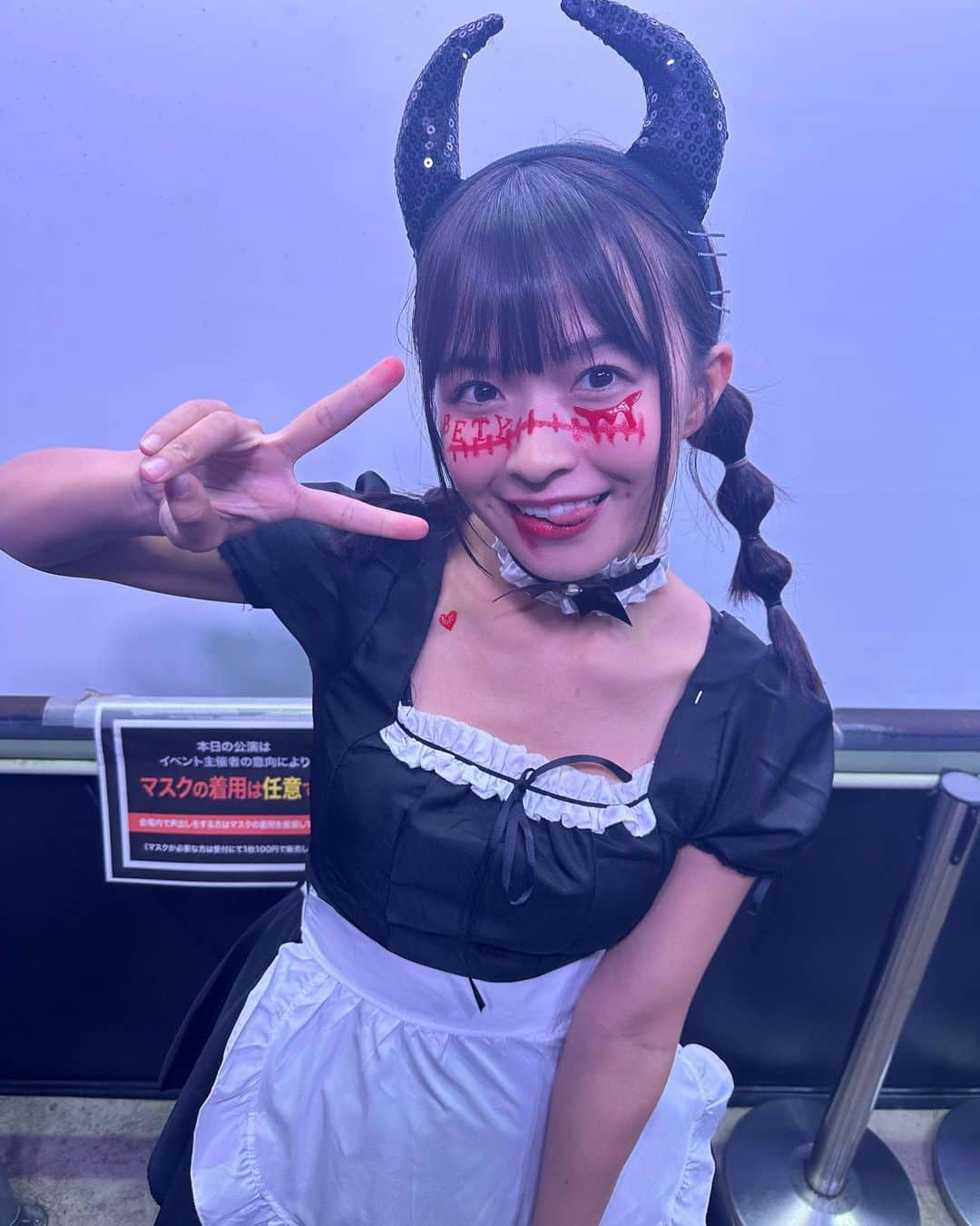 百川晴香さんのインスタグラム写真 - (百川晴香Instagram)「ハロウィンメイク🎃💄  メイドゾンビだぞおー🧟  みーちゃん @mizuki_hair_0619 がメイクしてくれたの！めっちゃかわいい！メンバーみんなにもありがとう🥹❤️   #ハロウィンメイク #渋谷 #アイドル #halloween #idol #followme #happyhalloween」10月31日 16時26分 - momokawaharuka