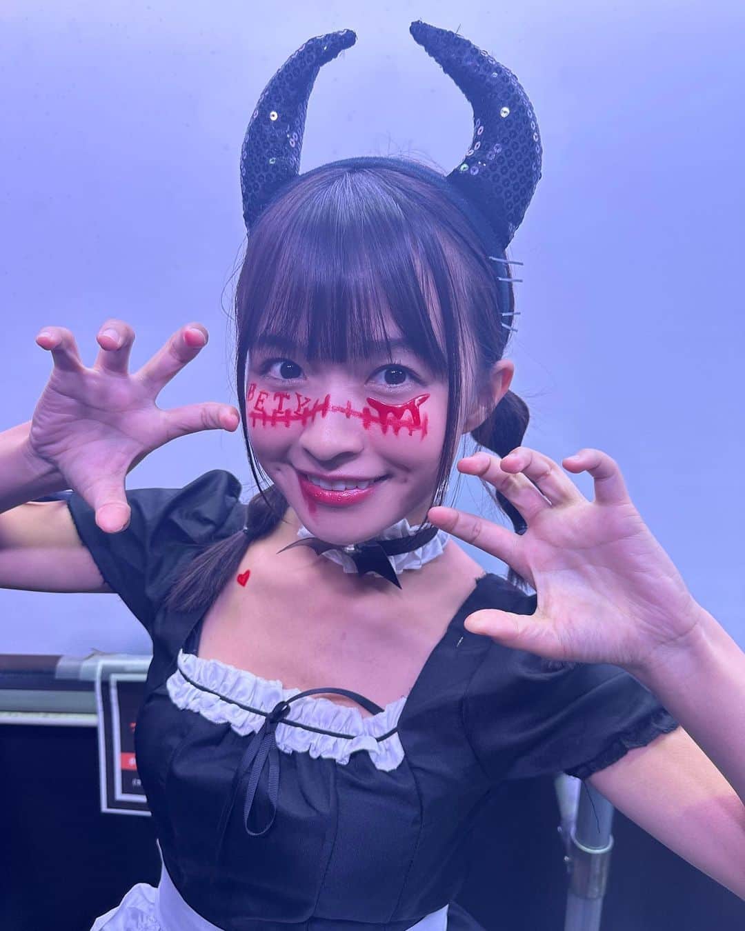 のインスタグラム：「ハロウィンメイク🎃💄  メイドゾンビだぞおー🧟  みーちゃん @mizuki_hair_0619 がメイクしてくれたの！めっちゃかわいい！メンバーみんなにもありがとう🥹❤️   #ハロウィンメイク #渋谷 #アイドル #halloween #idol #followme #happyhalloween」