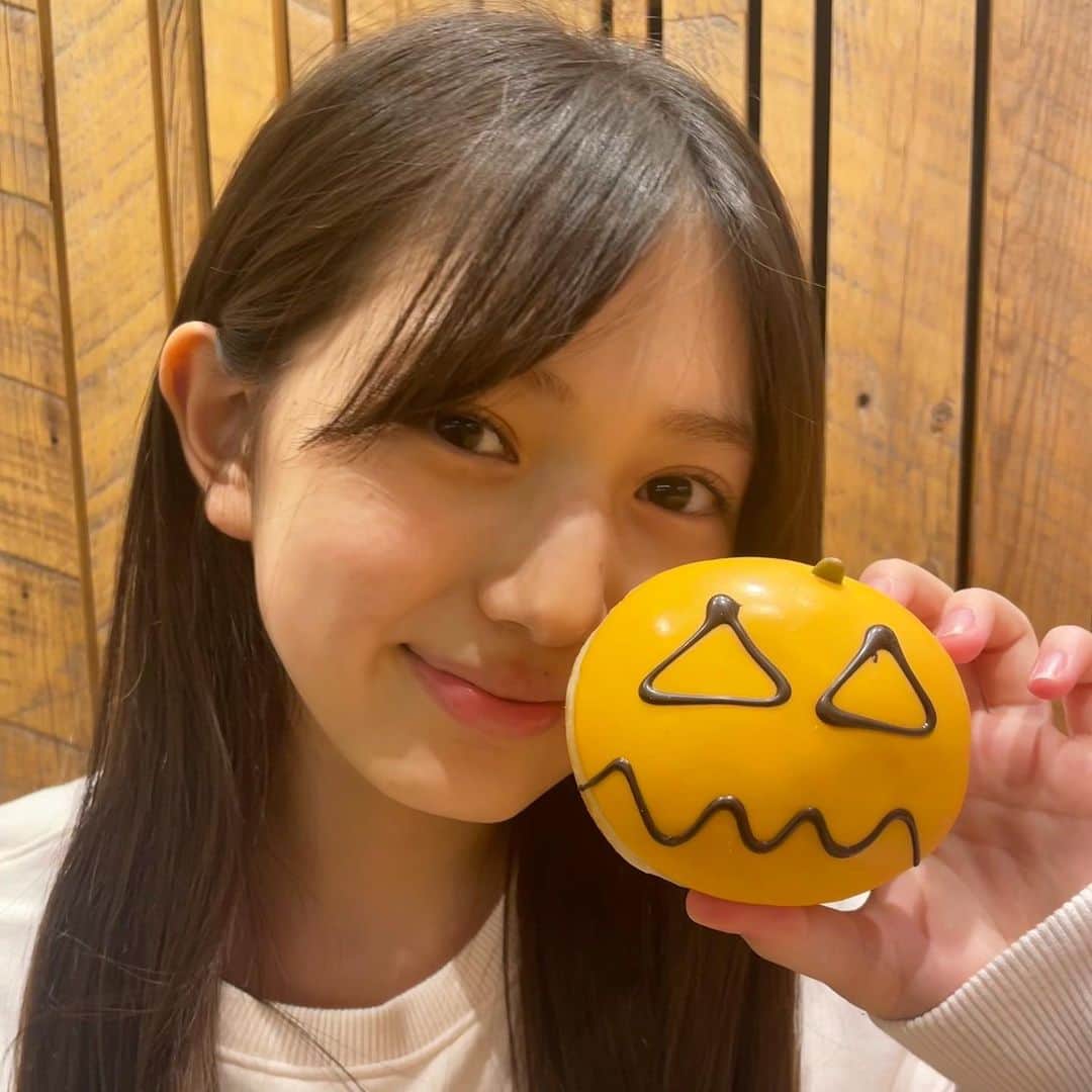 のインスタグラム：「ハロウィン🎃  #かぼちゃのドーナツ #パンプキンカスタードジャック #ハロウィンスイーツ #ハロウィンドーナツ #ジャックオランタン🎃 #ハッピーハロウィン #葉山さら」