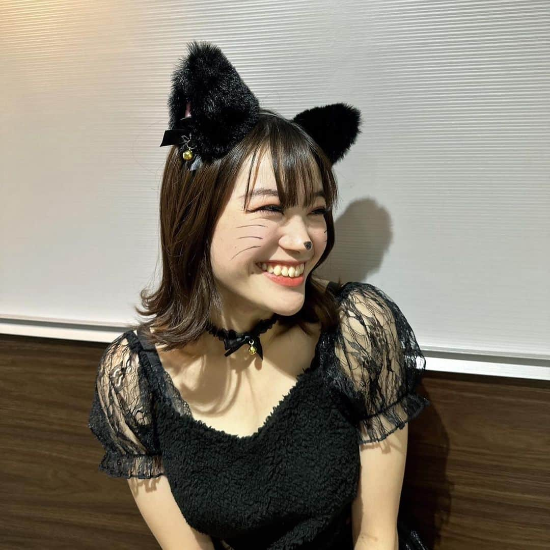 中崎花音さんのインスタグラム写真 - (中崎花音Instagram)「ハッピーハロウィン🎃 黒猫衣装多分ラスト投稿‼︎ 今年のハロウィンが1番仮装したなぁ〜。 皆はなんの仮装した？？  #ハロウィン #ハロウィンコスプレ #黒猫 #黒猫コーデ #黒猫仮装 #猫 #cat #ハロウィンイベント #黒ワンピ #ハッピーハロウィン」10月31日 16時38分 - cq_kanon_n