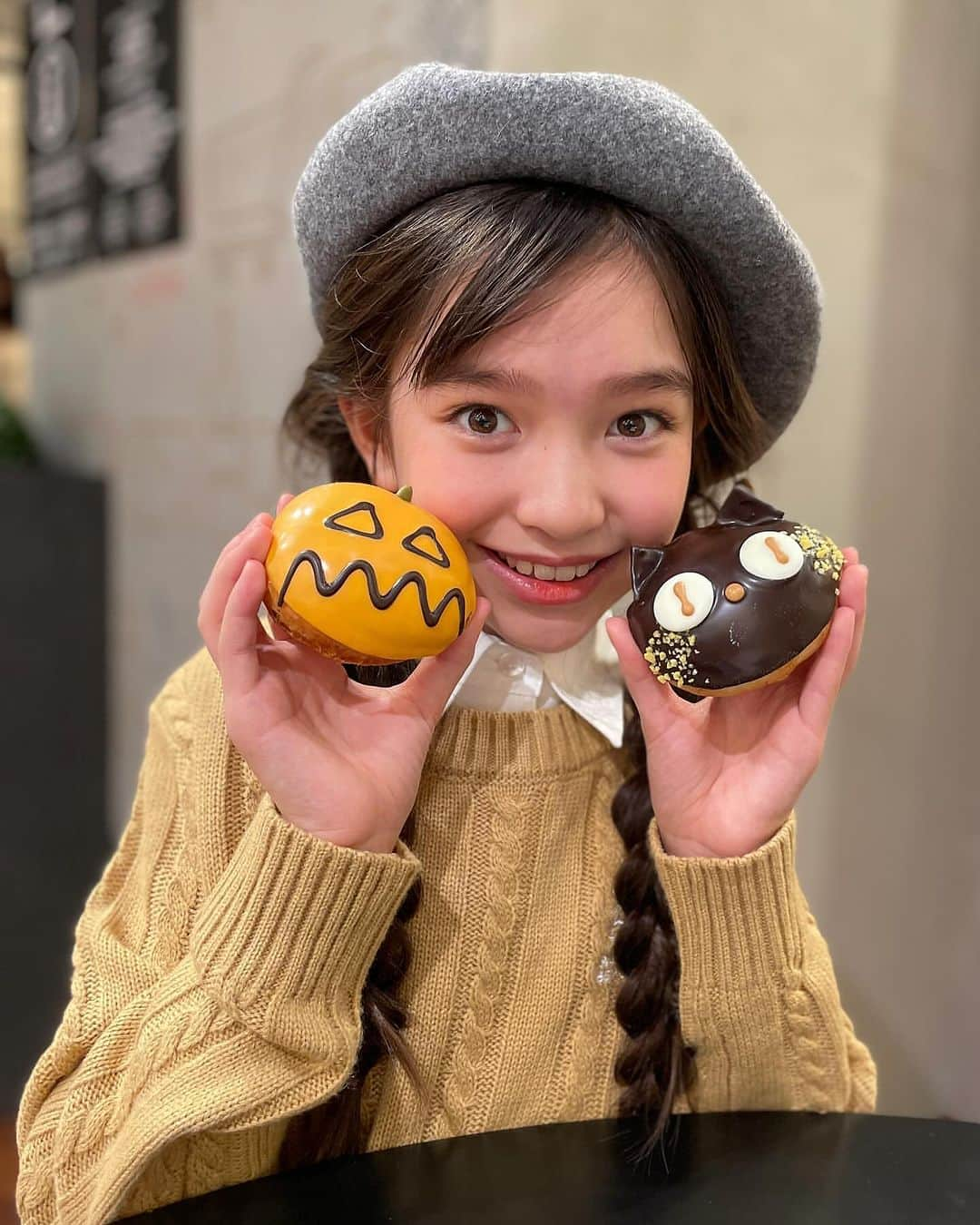 byLOVEiTのインスタグラム：「by LOVEiT♡HAPPY HALLOWEEN  バイラビコーデでハロウィン🎃👻🧟‍♀️  🐻🐰👻  バイラビコーデ、かわいい♡と思ったら保存して、バイラビ欲しいモノリストをつくろっ  💓秋新作続々入荷♡ 🛍️@byloveit_official プロフのURLからおかいものしてね！  #byloveit #バイラビット  #小学生女子 #小学生コーデ #小学生ファッション #小学生ママ  #jsコーデ #キッズコーデ女の子 #こどもふく  #js6 #js5 #js4 #js3 #js2 #js1 #160cm #150cm #140cm #130cm #120cm #うめだ阪急　#博多阪急  #ナルミヤオンライン　#zozotown  #preorder #秋物新作 #秋コーデ #ハロウィンコーデ  #ディズニーコーデ #ユニバコーデ  @byloveit_snap  @narumiyaonline_official」