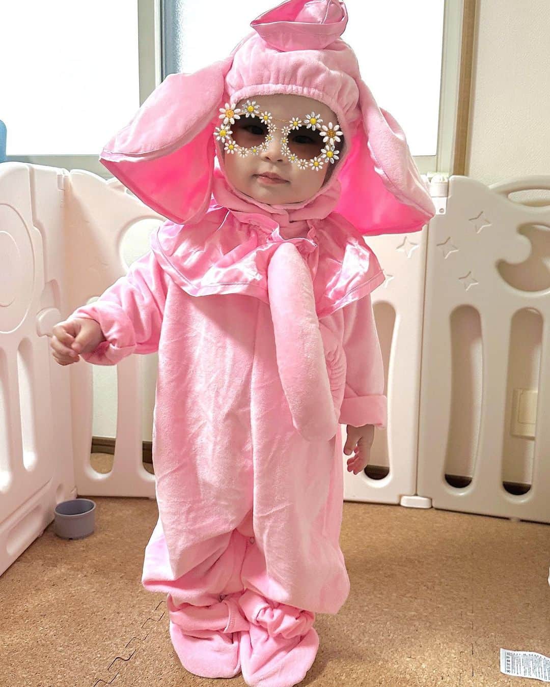 高坂友衣のインスタグラム：「. 一歳娘、今年のハロウィンはピンク象🐘 #頭のコレなんだろう  それと数日前の #我が家のハロウィンごはん」