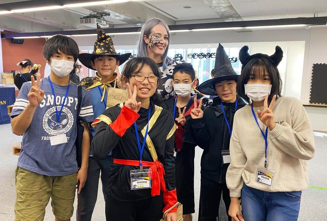 墨田区さんのインスタグラム写真 - (墨田区Instagram)「【すみだの街中でもTrick or Treat🎃】 今日は、子どもから大人まで、みんな楽しく仮装するハロウィン👻🍬🍬  子どもたちが、貰うお菓子には、良い精霊を呼び寄せ、悪霊を追い払う、魔よけの意味が込めらているそうです🌟日本の節分にも似ていますね👹  みなさん、マナーには注意して、ハロウィンを楽しんでくださいね☠️  #墨田区 #すみだ #sumida #東京 #tokyo #わたしのすみだ自慢 #これもすみだのシティプロモーション #halloween #トリックオアトリート #trickortreat #仮装 #コスチューム #ハロウィンメイク #ハロウィンデコレーション #ホラー #ハロウィンナイト #FrigthNightFun #CostumeParty #鳩の街通り商店街 #キラキラ橘商店街 #レイクランド大学 #lakelanduniversity #立川一丁目町会」10月31日 16時41分 - sumida_official