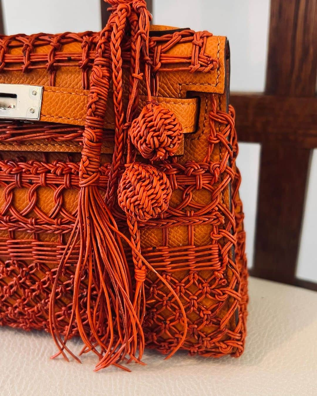 ジェイアーさんのインスタグラム写真 - (ジェイアーInstagram)「The Vintage Iconic Hermes Bags Collection Transformed by Jay Ahr  « TAKEAMI » Act XVI Hermès Mini Kelly II - Orange Leather weaving Embroidery  by Jay Ahr Provenance: Tokyo, Japan  Circa: 2022  « BANDANA » Hermès Mini Kelly II - Rouge Tomate Yarn Embroidery by Jay Ahr Provenance: Paris, France  Circa: 2016  #jayahr #jonathanriss #hermes #hermesbag #birkinembroidery #bandana #kelly #hermesbandana #birkinbandana #birkintartan #vintage #embroidery #sustainable #Art  #everyhumanisanartist #transformation #gangstahr #takeami #japan #ahrsenal #theahrsenal」10月31日 16時44分 - _jay_ahr_