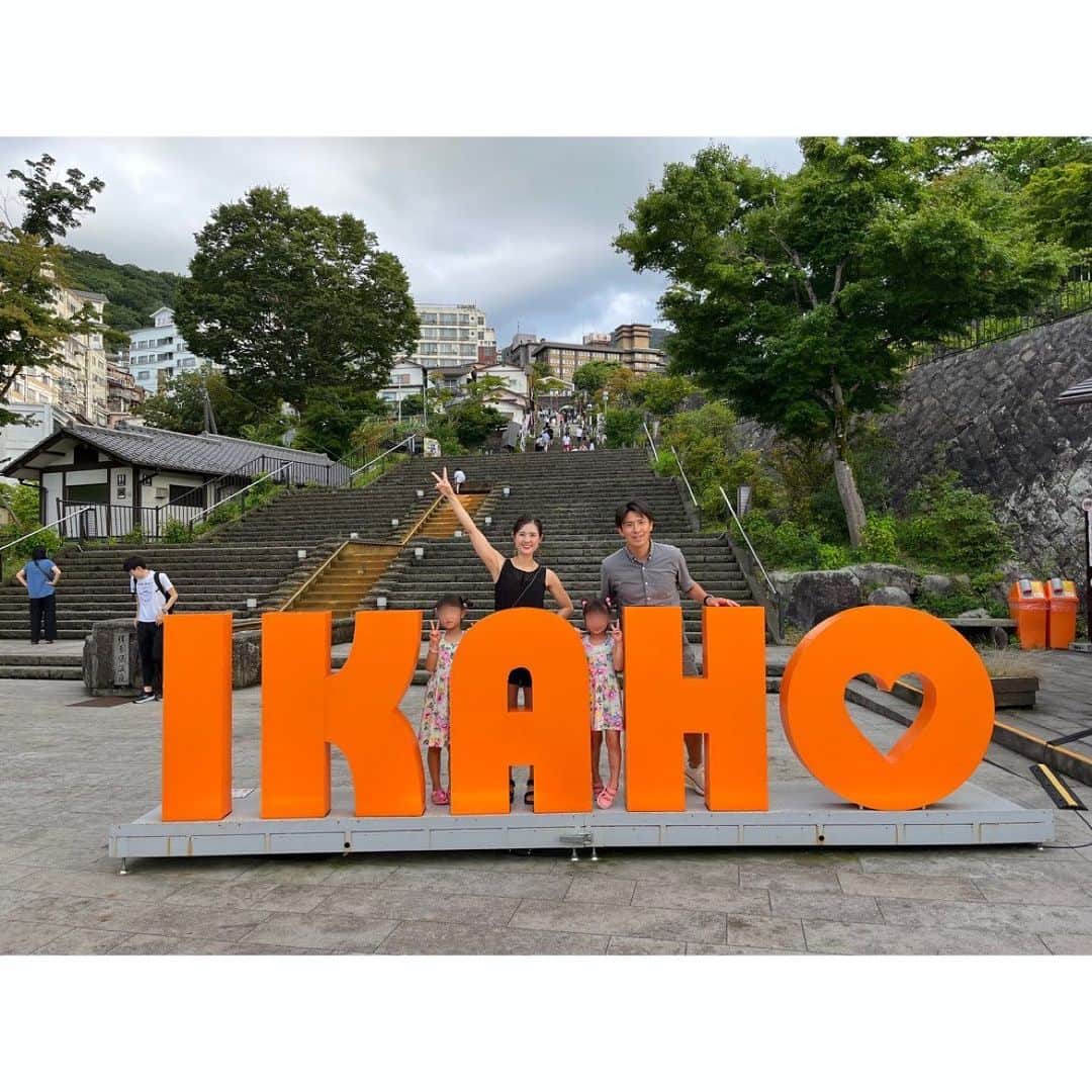 望月みさのインスタグラム：「何年ぶりかの旅行🥹 目的地までの途中で、1泊挟んで伊香保温泉へ♨️✨ 1泊だけど近いから昼前には着いて、すごく満喫できました🥰 石段で食べまくり❤️ よく登りました💮 またゆっくり温泉旅行行きたいなぁ(๑′ᴗ‵๑) 💕」