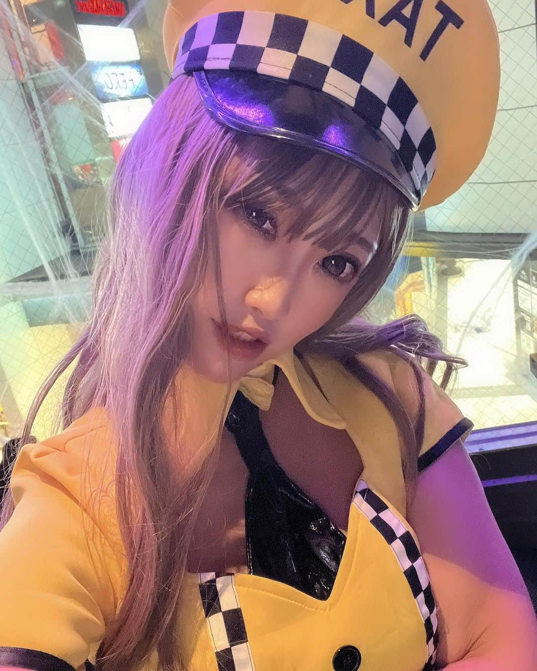 DJ YURINAのインスタグラム：「would you take a taxi?🚕💕 これ着ると少女時代のTAXIかけたくなる〜♫  今日はハロウィン本番だね💕 マナーを守って来年は制限ない、いいハロウィンにしようね❣️  #halloween #ハロウィン #ハロウィンコスプレ  #ハロウィン東京 #コスプレ  #cosplay #コスプレコレクション  #kpop #韓国 #美容 #渋谷 #shibuya #渋谷ハロウィン #渋谷はハロウィンの会場ではありません #お酒 #センター街 #スクランブル交差点 #ハロウィン渋谷 #2023年ハロウィン #美脚 #生足 #taxi #taxi運転手」