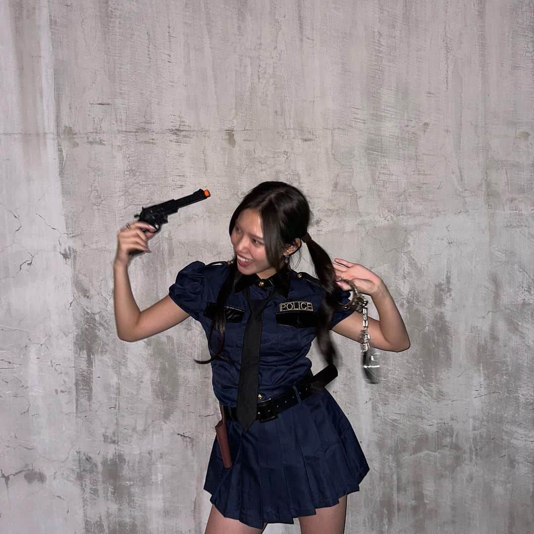 増田小春さんのインスタグラム写真 - (増田小春Instagram)「💥 Halloween🍷👮  #halloween #ハロウィン #ポリスコスプレ #police #japan #04년생 #04 #警察 #こはる」10月31日 18時30分 - koha_0303