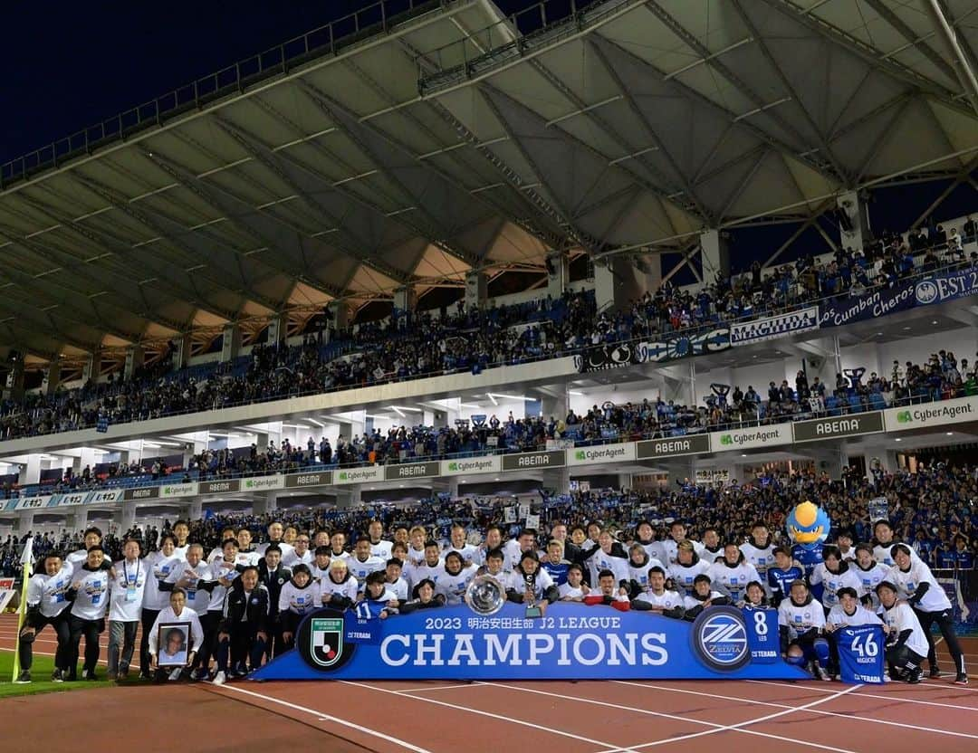 池田樹雷人さんのインスタグラム写真 - (池田樹雷人Instagram)「J2優勝🏆 . . #FC町田ゼルビア  #zelvia  #池田樹雷人」10月31日 16時58分 - jurato_ikeda