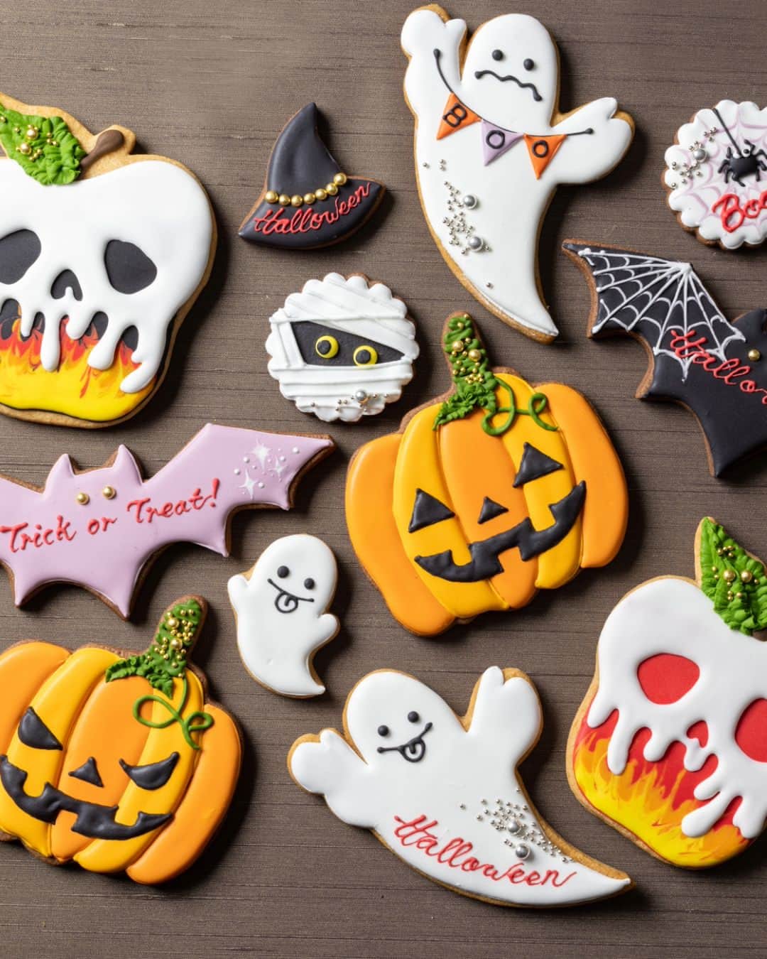 のインスタグラム：「＼🎃HAPPY HALLOWEEN👻／  待ちに待ったハロウィン✨皆さまはどのようにお過ごしですか？  仮装をしたり、秋らしい食材のお食事を楽しんだり...一年に一度のお祭りが思い出深いものになりますように♪  🎃 Happy Halloween! 👻   How are you planning to spend the spookiest night of the year? Whether you’re heading out in an eye-catching costume or spending the evening at home with some seasonal sweets and a horror movie, we hope you have a wonderful Halloween! ✨  #グランドハイアット東京 #grandhyatttokyo #grandhyatt #hyatt #worldofhyatt #tokyo #roppongihills  #halloween」