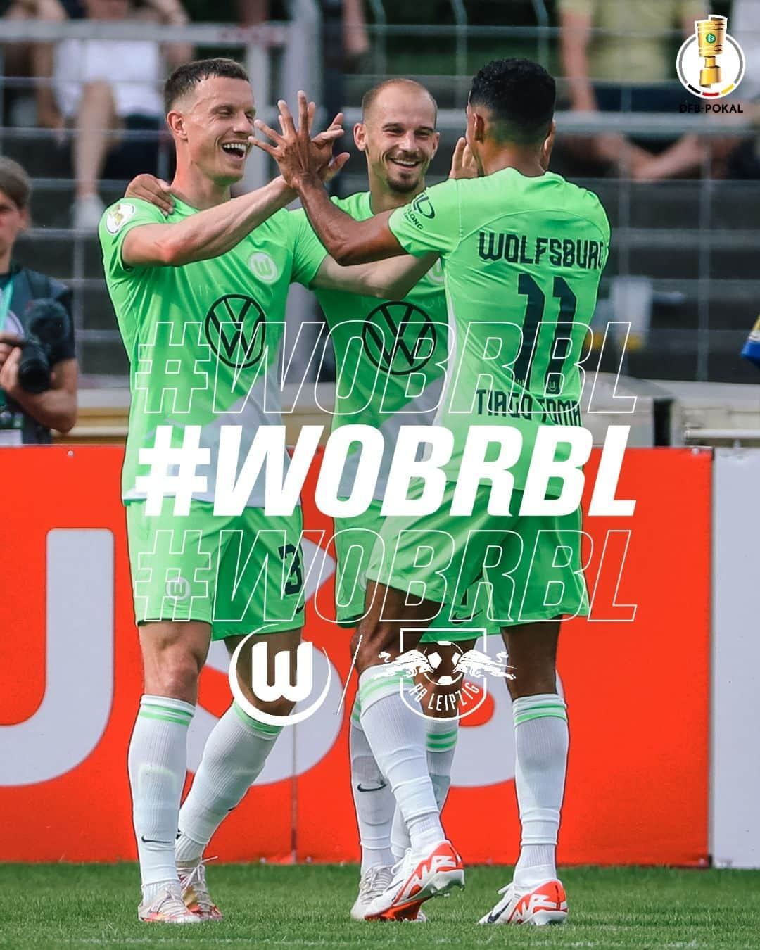 VfLヴォルフスブルクのインスタグラム：「Auf geht´s! 🏆  ⚽️ @dfb_pokal  ⚔️ @rbleipzig  ⏱ 18 Uhr 🏟 Volkswagen Arena 📺 @skysportde  #️⃣ #wobrbl  #vflwolfsburg #immernurdu #immer_hungrig #arbeit #fussball #leidenschaft #dfbpokal」