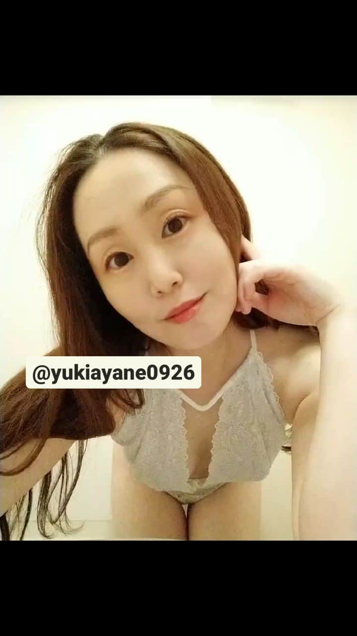 悠木あやねのインスタグラム：「Happy halloween🎃 可愛いボディスーツでしょ😉🤍  #lacebodysuit #bodysuit #lingerie #Happyhalloween #AyaneYuki #YukiAyane」