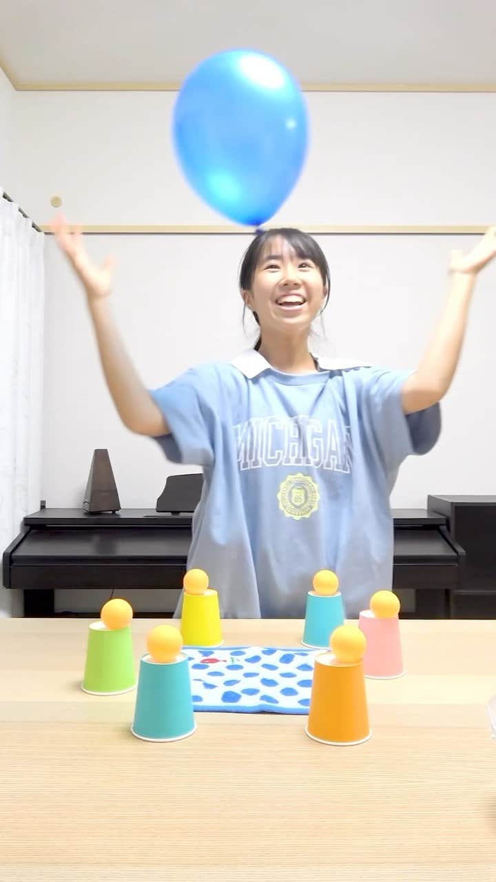 のインスタグラム：「風船ゲームで遊びました🎈 風船を飛ばしている間、紙コップにピンポン球を乗せます。 誰が一番乗せられるかな❓  #風船ゲーム #ゲーム #対決 #中学生 #中学生女子 #小学生 #小学生女子 #四姉弟 #三姉妹ぷらす長男  #youtube #youtuber #さあやちゃんねる #はれママキッズtv #はぴらき」