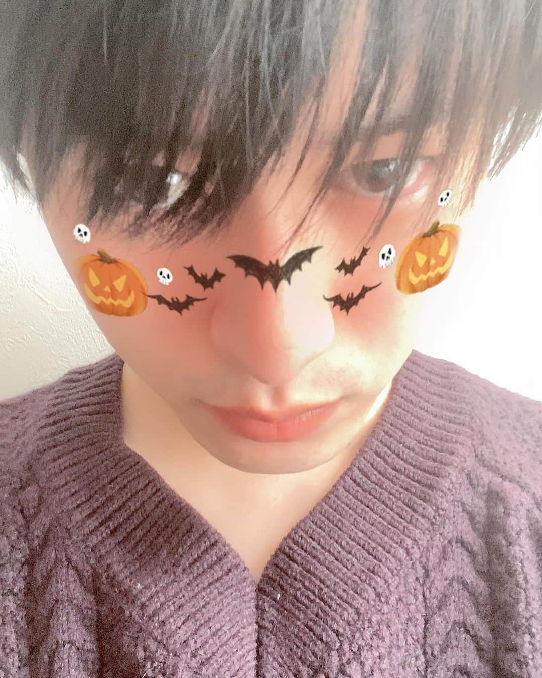 村川翔一さんのインスタグラム写真 - (村川翔一Instagram)「HAPPY Halloween②  🎃クールver #happyhalloween 🎃👻🎃 #ハロウィン 🧟 #Halloween 🧛🏽 #加工アプリ 🪄 #少し無理した28歳 👨🏻 #たまには映えを意識しなきゃ 😮‍💨 #trickortreat 🧇🧁🍩🍨🍭🍪🍡 #いたずらしないのでお菓子ください　 #来年はコスプレする のか... #何枚目がお好みで ？🍯🫖」10月31日 17時16分 - shoichi.m.official