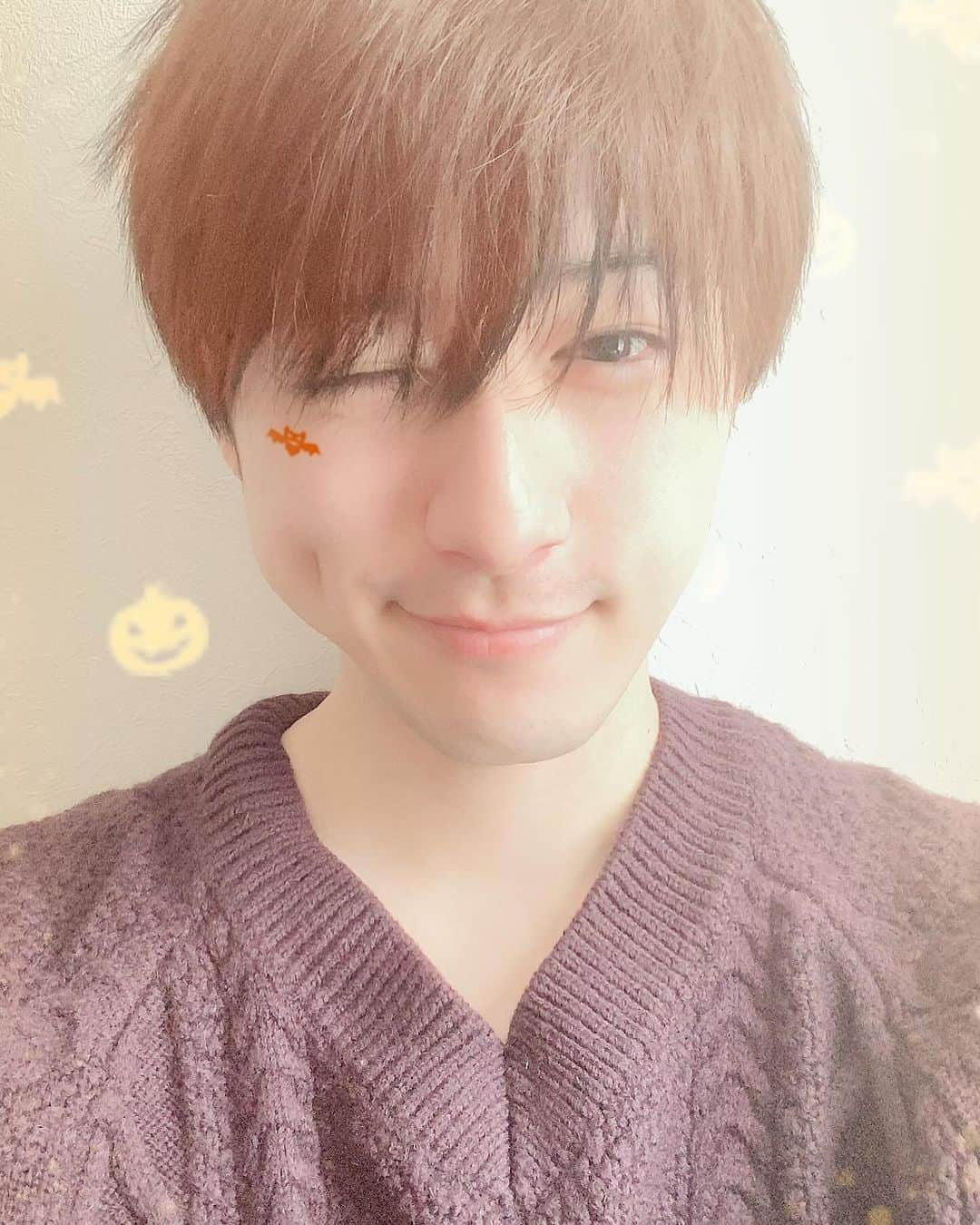 村川翔一さんのインスタグラム写真 - (村川翔一Instagram)「HAPPY Halloween②  🎃クールver #happyhalloween 🎃👻🎃 #ハロウィン 🧟 #Halloween 🧛🏽 #加工アプリ 🪄 #少し無理した28歳 👨🏻 #たまには映えを意識しなきゃ 😮‍💨 #trickortreat 🧇🧁🍩🍨🍭🍪🍡 #いたずらしないのでお菓子ください　 #来年はコスプレする のか... #何枚目がお好みで ？🍯🫖」10月31日 17時16分 - shoichi.m.official