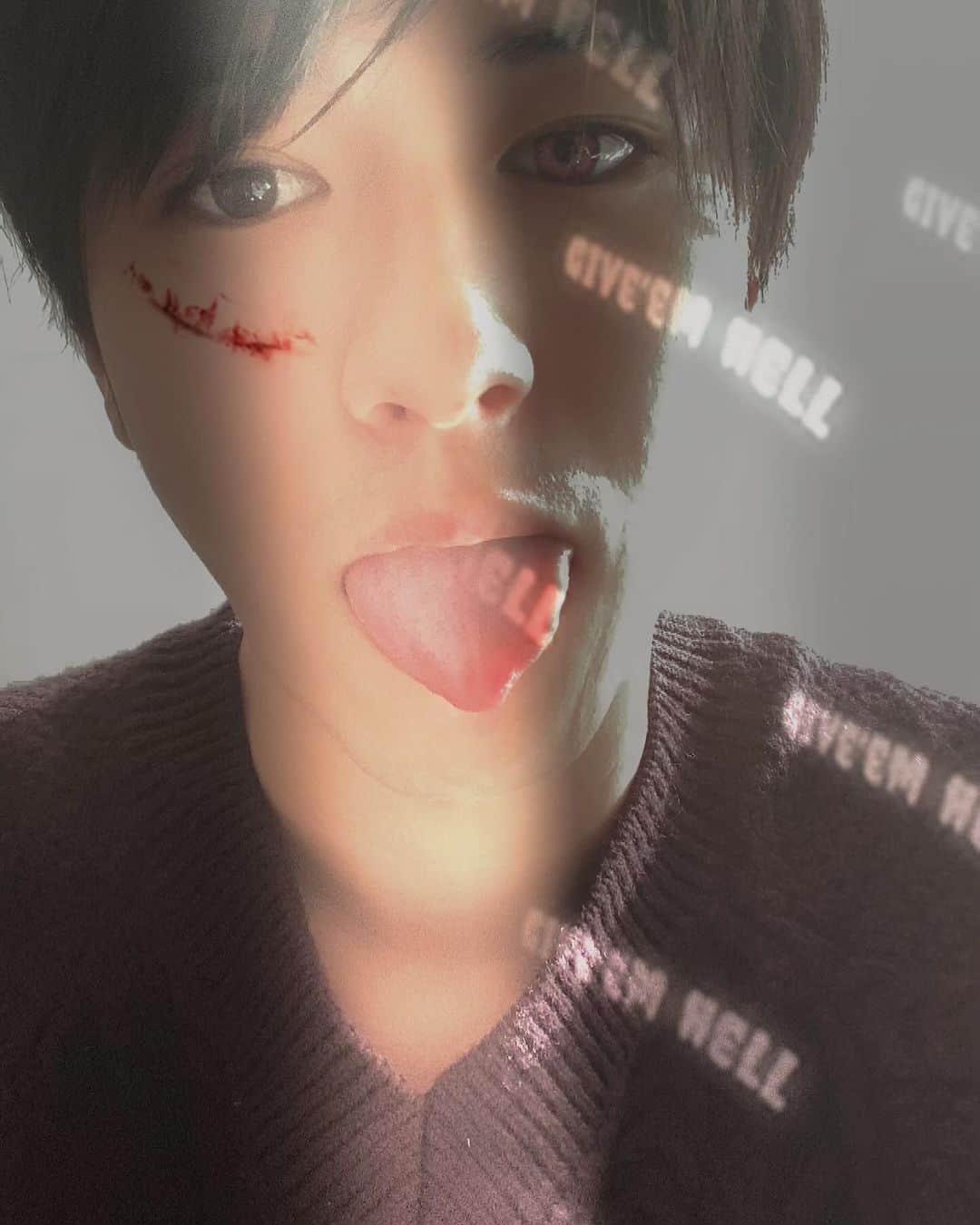 村川翔一さんのインスタグラム写真 - (村川翔一Instagram)「HAPPY Halloween②  🎃クールver #happyhalloween 🎃👻🎃 #ハロウィン 🧟 #Halloween 🧛🏽 #加工アプリ 🪄 #少し無理した28歳 👨🏻 #たまには映えを意識しなきゃ 😮‍💨 #trickortreat 🧇🧁🍩🍨🍭🍪🍡 #いたずらしないのでお菓子ください　 #来年はコスプレする のか... #何枚目がお好みで ？🍯🫖」10月31日 17時16分 - shoichi.m.official