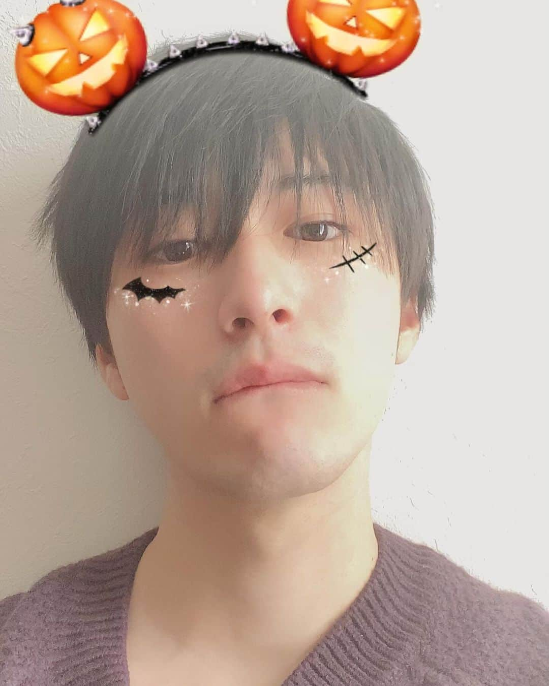 村川翔一のインスタグラム：「HAPPY Halloween②  🎃クールver #happyhalloween 🎃👻🎃 #ハロウィン 🧟 #Halloween 🧛🏽 #加工アプリ 🪄 #少し無理した28歳 👨🏻 #たまには映えを意識しなきゃ 😮‍💨 #trickortreat 🧇🧁🍩🍨🍭🍪🍡 #いたずらしないのでお菓子ください　 #来年はコスプレする のか... #何枚目がお好みで ？🍯🫖」