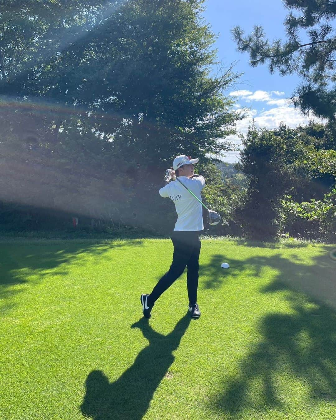 マーティンさんのインスタグラム写真 - (マーティンInstagram)「. フォームだけはいいんだよな〜！  #golf #ゴルフ #⛳️ #yesマーティン #いただきマーティン」10月31日 17時21分 - martin.world