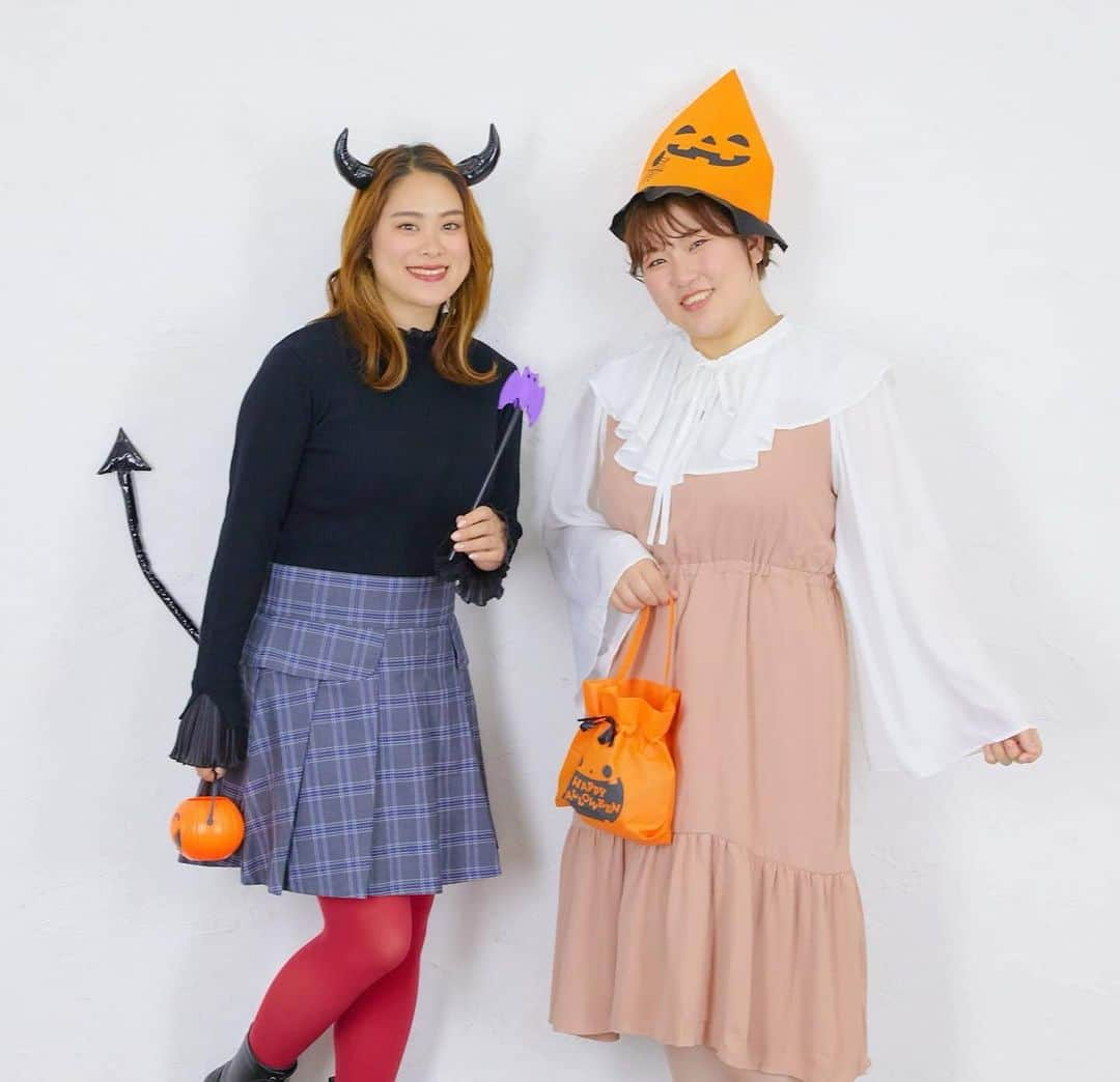 Alinoma公式さんのインスタグラム写真 - (Alinoma公式Instagram)「🧡💜Happy Halloween🧡💜  皆様楽しくお過ごしでしょうか？🎃💓 AlinomaではハロウィンSALEを開催中✨ 10/31(火) 23:59まで！  ぜひ公式サイトをチェックしてみてくださいね🥰  ㅤㅤㅤㅤㅤㅤㅤㅤㅤㅤㅤㅤㅤㅤㅤㅤㅤㅤㅤㅤㅤㅤㅤㅤㅤㅤㅤㅤㅤㅤㅤㅤㅤㅤㅤㅤㅤㅤㅤㅤㅤㅤㅤㅤㅤㅤㅤㅤㅤㅤㅤㅤㅤㅤㅤㅤㅤㅤㅤㅤㅤㅤ モデル>>ひまわりさん/160cm（LLサイズ着用） @33flower._   モデル>>千歳ゆいさん/160cm(4Lサイズ着用) @yui_c1128   ㅤㅤㅤㅤㅤㅤㅤㅤㅤㅤㅤㅤㅤㅤㅤㅤㅤㅤㅤㅤㅤㅤㅤㅤㅤㅤㅤㅤㅤㅤㅤㅤㅤㅤㅤㅤㅤㅤㅤㅤㅤㅤㅤㅤㅤㅤ Alinomaは160以上の大きいサイズのブランドが集まった、L～10Lサイズのぽっちゃり女性のためのファッション通販サイトです。ありのままの自分をもっと素敵に！そんな想いを叶えるファッションをお届けします♪ ▼▼ @alinoma_official ⇒Alinomaサイトや掲載商品情報はプロフィールのURLからcheck ㅤㅤㅤㅤㅤㅤㅤㅤㅤㅤㅤㅤㅤㅤ URL 〉〉https://bit.ly/2KAEba4 ㅤㅤㅤㅤㅤㅤㅤㅤㅤㅤㅤㅤㅤㅤ #アリノマ  #ぽっちゃりコーデならアリノマ #ぽっちゃり #プラスサイズ #大きいサイズ #大きいサイズレディース #プラスサイズコーデ #ぽっちゃりコーデ　#ぽっちゃり女子 #ぽっちゃり大人女子 #ぽちゃコーデ #ぽっちゃりファッション #ぽちゃかわ #ぽっちゃりさんと繋がりたい #秋コーデ #ハロウィンコーデ #halloween #alinoma #plussize #plussizemodel #plussizefashion」10月31日 17時38分 - alinoma_official