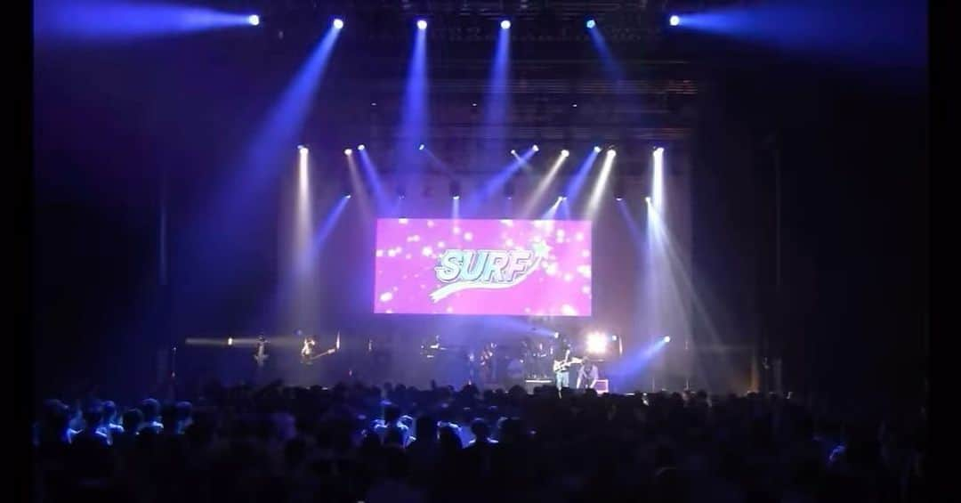 エジマハルシのインスタグラム：「こないだのLiveでSURFのシンセソロ、シンセと一緒に弾いたよ(弾かされた)  #guitar」