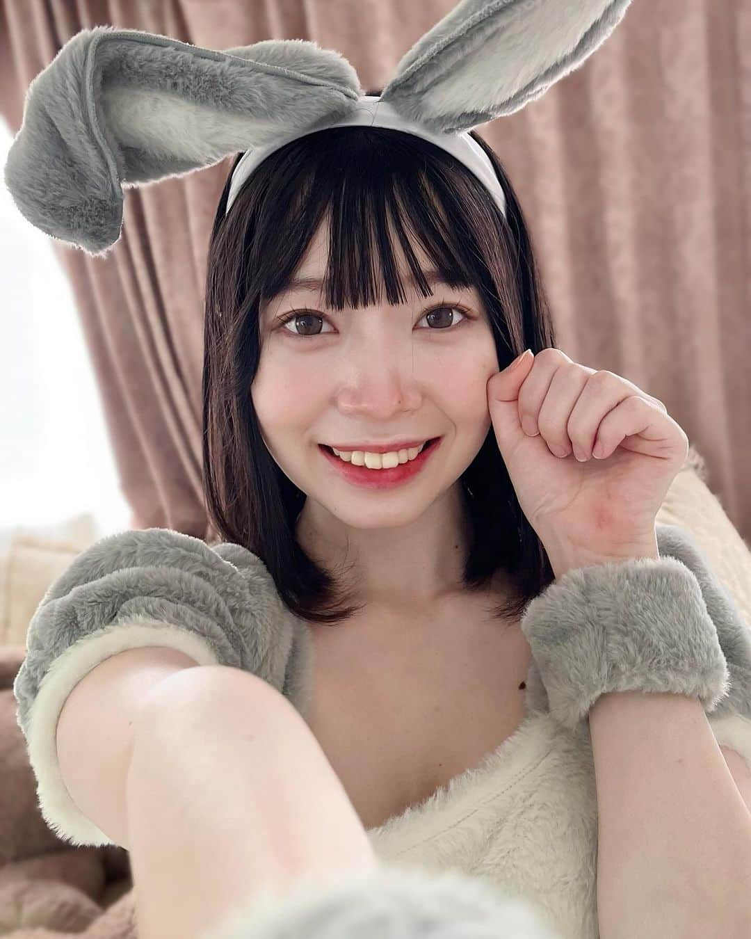 江蔵瑠美さんのインスタグラム写真 - (江蔵瑠美Instagram)「ハッピーハロウィン うさぎさん🐰  スタジオ借りて撮影しました📸☀️ コスプレ衣装も購入したよ✌︎ 似合ってますか〜?  アカウント新しくしました フォローしてください🕊💌 うさぎさんフォト別バージョンも見れます👀 @yukino_neko_    #黒髪ボブ  #黒髪ショート  #サロンモデル  #夏服コーデ   #夏服  #ボブヘア  #サマーニット  #ポートレートモデル募集  #撮影会モデル #サロモ募集  #ミスコン  #ミスコンテスト  #ミスコンファイナリスト  #黒髪女子  #透明感メイク  #透明感女子  #透明感カラコン  #骨格ウェーブ  #ブルベ  #ブルベ夏 #ブルベ夏コーデ  #夏コーディネート  #トレンドコーデ  #黒髪メイク  #透明感ヘア  #透明感アップ  #透明感女子   #東京モデル」10月31日 17時42分 - rumi_ezo