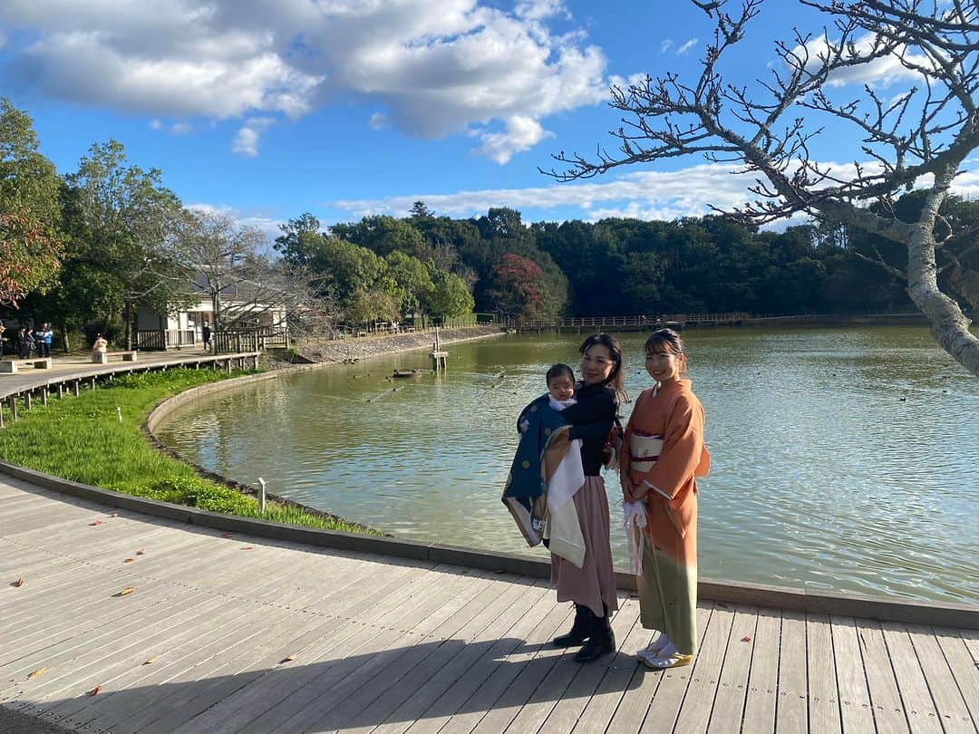 めぐまりこのインスタグラム：「昨日は坊やの初宮参りへ。ムスメ家族と陽だまりのようなほんわかな1日を過ごす。 そして、、今夜は友達らとオトナの激しいハロウィンパーティや‼️‼️」