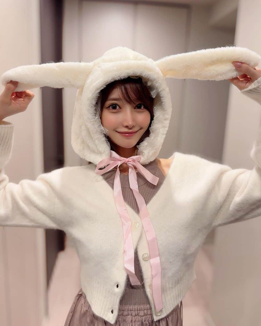 MAYUさんのインスタグラム写真 - (MAYUInstagram)「. 💖🎃 Happy Halloween 🎃💖 . きなちゃんとお揃いの白うさぎになったよ🐰🎀🤍 簡単な被り物しただけだけど、ハロウィン気分を味わえた☺️ . . #ハロウィン#halloween#ちわぷー#チワプー#チワプー同好会#chihuapoo#Chihuahua#poodle#poodlemix#mix犬」10月31日 17時46分 - mayu.kina_golf