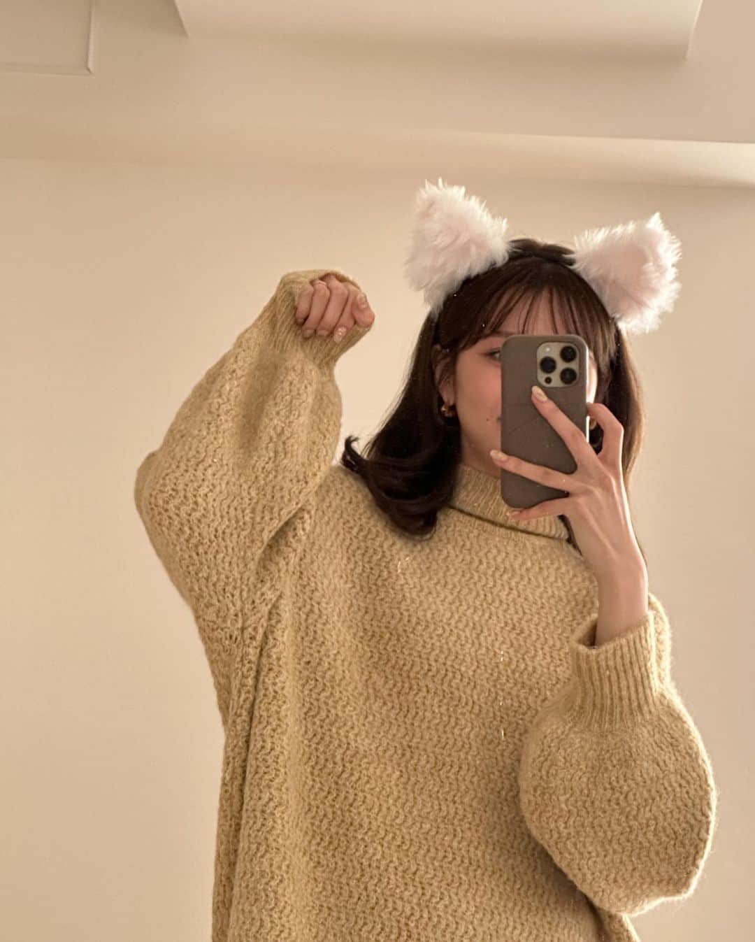 蓮音さんのインスタグラム写真 - (蓮音Instagram)「はっぴーハロウィん😺 秒速で決まって秒速で開催したハロウィンパーティー👐🏻 ㅤㅤㅤㅤㅤㅤㅤㅤㅤㅤㅤㅤㅤ ドンキで即興でゲットした猫氏、 すぐに破壊されてたwwwwww（犯人はみなまつ氏） ㅤㅤㅤㅤㅤㅤㅤㅤㅤㅤㅤㅤㅤ ほんまにしょうもないことでゲラゲラ笑ってた早く温泉旅行行こうナ♨︎ ㅤㅤㅤㅤㅤㅤㅤㅤㅤㅤㅤㅤㅤ ニットは…もうしばしおまちを。 ♡ ㅤㅤㅤㅤㅤㅤㅤㅤㅤㅤㅤㅤㅤ #耳つける位置ミスったら #綺麗なドビーになるよ」10月31日 17時58分 - 09hasu