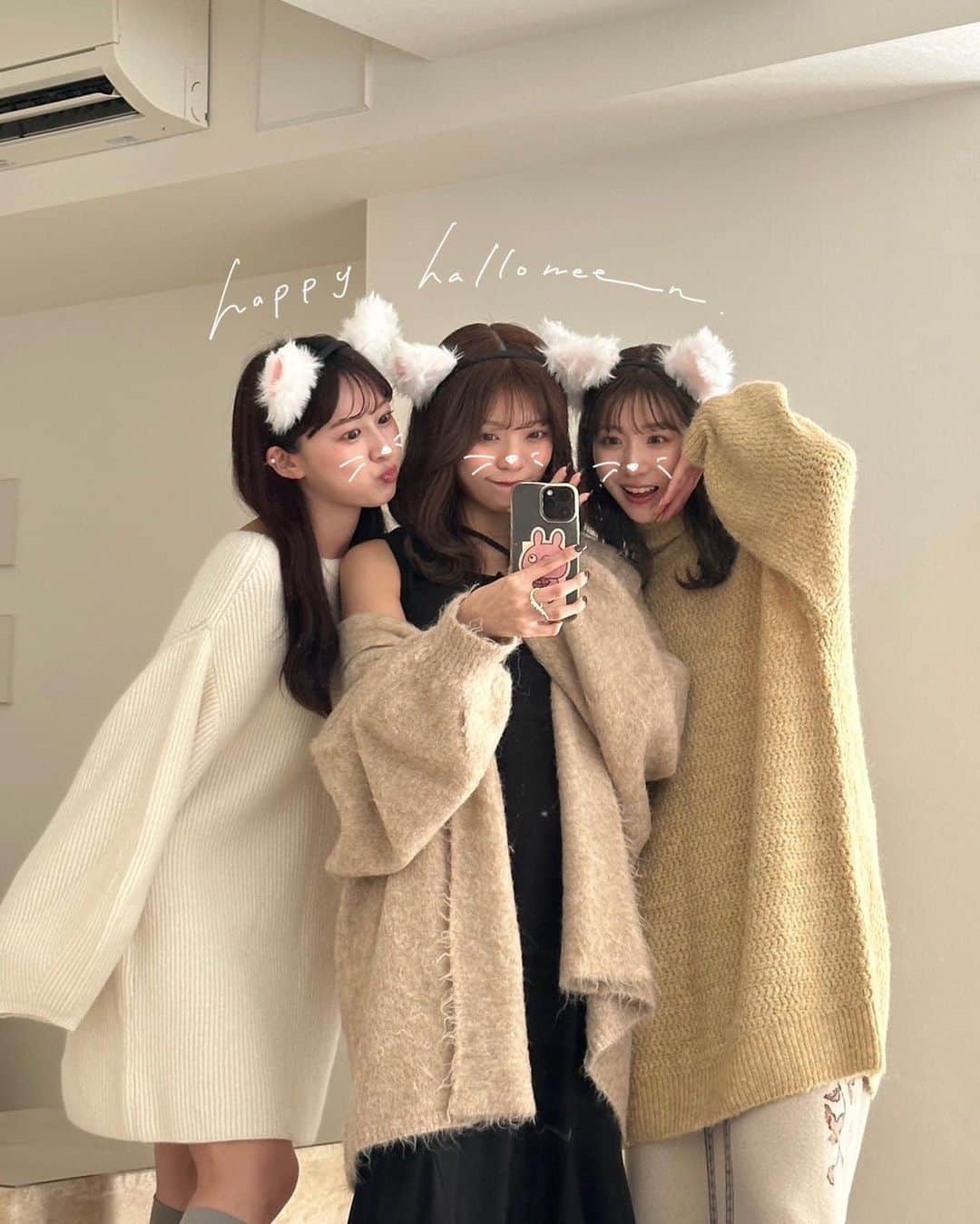 蓮音さんのインスタグラム写真 - (蓮音Instagram)「はっぴーハロウィん😺 秒速で決まって秒速で開催したハロウィンパーティー👐🏻 ㅤㅤㅤㅤㅤㅤㅤㅤㅤㅤㅤㅤㅤ ドンキで即興でゲットした猫氏、 すぐに破壊されてたwwwwww（犯人はみなまつ氏） ㅤㅤㅤㅤㅤㅤㅤㅤㅤㅤㅤㅤㅤ ほんまにしょうもないことでゲラゲラ笑ってた早く温泉旅行行こうナ♨︎ ㅤㅤㅤㅤㅤㅤㅤㅤㅤㅤㅤㅤㅤ ニットは…もうしばしおまちを。 ♡ ㅤㅤㅤㅤㅤㅤㅤㅤㅤㅤㅤㅤㅤ #耳つける位置ミスったら #綺麗なドビーになるよ」10月31日 17時58分 - 09hasu