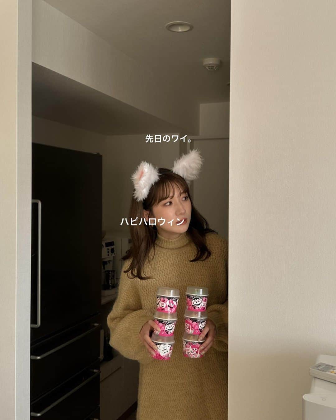 蓮音さんのインスタグラム写真 - (蓮音Instagram)「はっぴーハロウィん😺 秒速で決まって秒速で開催したハロウィンパーティー👐🏻 ㅤㅤㅤㅤㅤㅤㅤㅤㅤㅤㅤㅤㅤ ドンキで即興でゲットした猫氏、 すぐに破壊されてたwwwwww（犯人はみなまつ氏） ㅤㅤㅤㅤㅤㅤㅤㅤㅤㅤㅤㅤㅤ ほんまにしょうもないことでゲラゲラ笑ってた早く温泉旅行行こうナ♨︎ ㅤㅤㅤㅤㅤㅤㅤㅤㅤㅤㅤㅤㅤ ニットは…もうしばしおまちを。 ♡ ㅤㅤㅤㅤㅤㅤㅤㅤㅤㅤㅤㅤㅤ #耳つける位置ミスったら #綺麗なドビーになるよ」10月31日 17時58分 - 09hasu