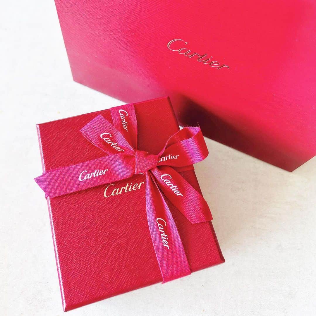 mariomi324のインスタグラム：「♥️♥️♥️♥️♥️♥️ ✳︎ ✳︎ ✳︎ ✳︎ #カルティエ #Cartier #cartierlove  #赤い箱」
