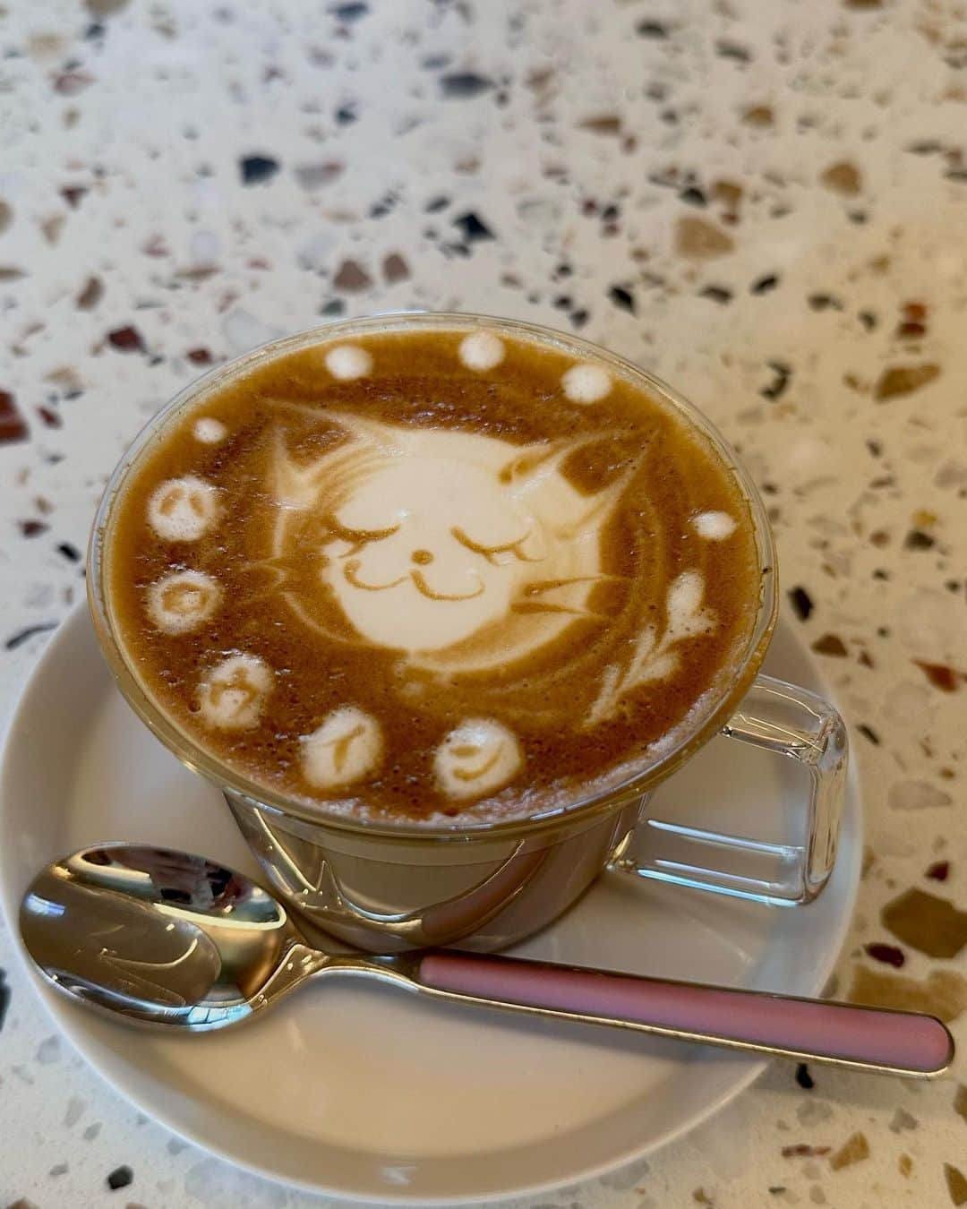 杉浦琴音さんのインスタグラム写真 - (杉浦琴音Instagram)「.  ハロウィンラテアート可愛いっ☕️🐈‍⬛🩶  #mixup #wosaka #ラテアート #latteart #halloween #happyhalloween」10月31日 17時55分 - kotochannokoto