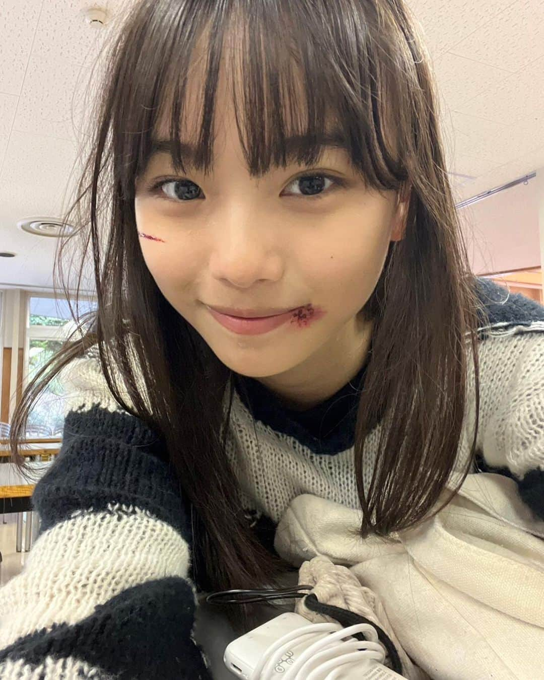 松本麗世のインスタグラム：「♡ ♡ 👻 𝗛𝗔𝗣𝗣𝗬 𝗛𝗔𝗟𝗟𝗢𝗪𝗘𝗘𝗡 🎃 ♡ ♡ 今年のハロウィン 皆さん楽しんでいますか？💭 ♡ ♡ 私はプチケーキを買って プチハロパしました🕯🕷 すっごく楽しかったです🫶🏻 ♡ 明日は、いよいよSEVENTEENの発売日です🫶🏻 楽しみにしててくださいね！ ♡  #松本麗世 #matsumotoreiyo #ハッピーハロウィン  #ハロウィン #ハロウィンメイク #プチケーキ #seventeen  #ミスセブンティーン #stも」