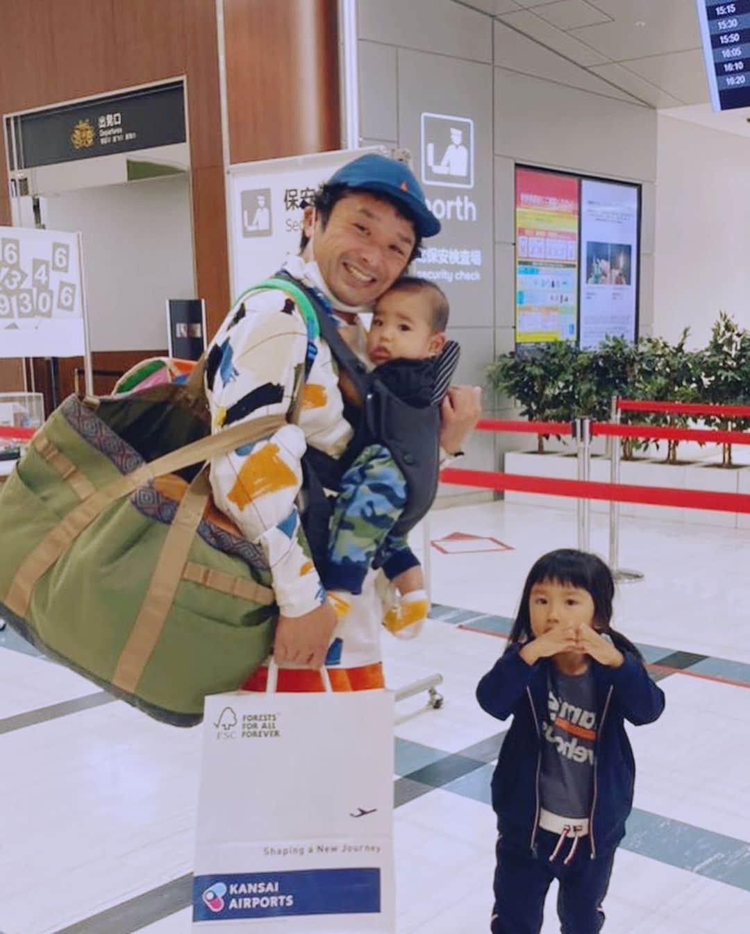 川畑雅秀さんのインスタグラム写真 - (川畑雅秀Instagram)「先日の福島県いわき市旅行✈️✈️ 子供達は大喜びで楽しかったです😊いとこ同士⭐️ #福島県 #いわき市 #リカちゃんキャッスル #義理兄 #あかつ #いとこ同士 #子供達 #大喜び #月ちゃん #3歳女の子 #然くん #生後6か月 #男の子 #かわばたくん #吉本興業」10月31日 17時57分 - kawabata.kun