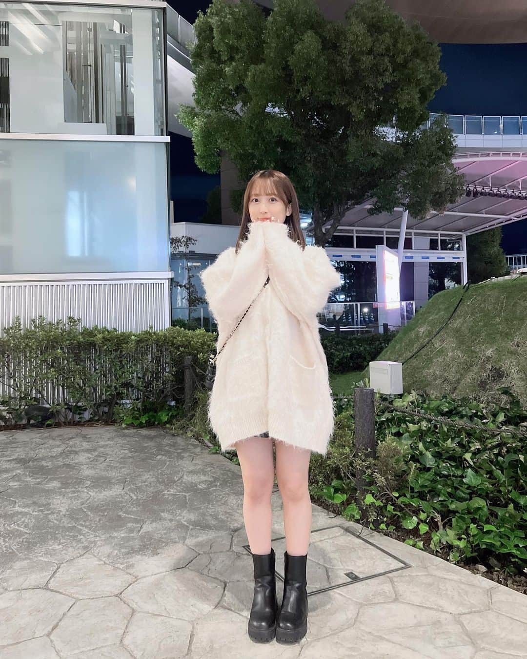 渡部愛加里さんのインスタグラム写真 - (渡部愛加里Instagram)「もこもこ〜ふわふわ〜でかわいい🥹  #heather #ニット #ニットコーデ #アダストリア #ドットエスティ #pr」10月31日 17時57分 - akarin_1018