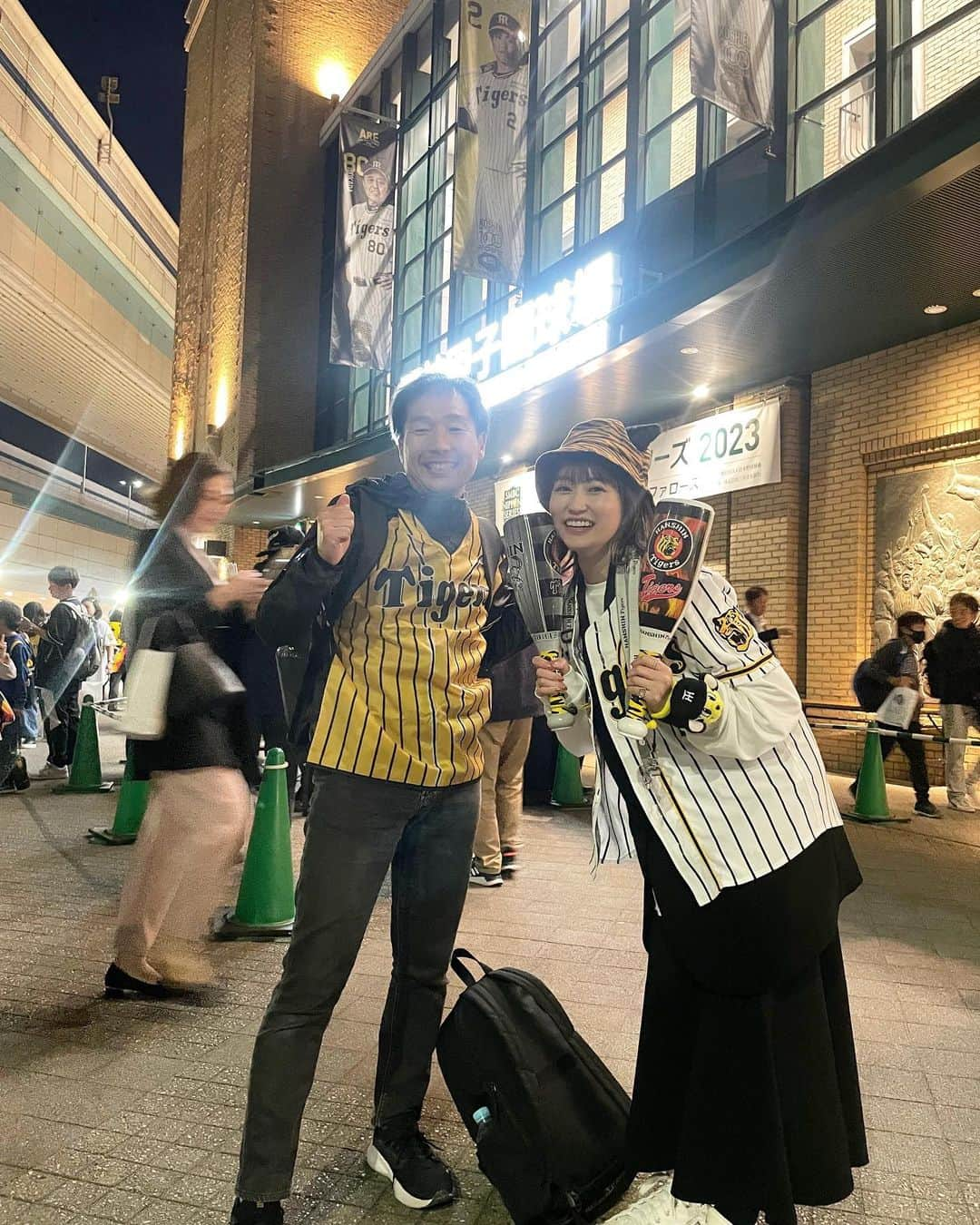 津田麻莉奈さんのインスタグラム写真 - (津田麻莉奈Instagram)「甲子園きたでー！！！ 日本シリーズ第3戦！！！ 生観戦できるのが本当に本当にありがたいです😭 感謝🙏🙏🙏✨  阪神ファンの井内さんと一緒に応援します！🐯 @iuchitoshiaki_gmen   #甲子園 #日本シリーズ #阪神ファン #まりなる #津田麻莉奈」10月31日 18時07分 - tsudamarinal