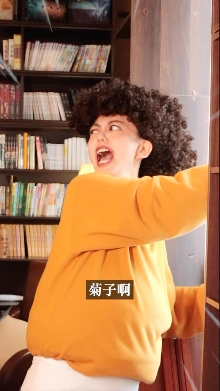 白癡公主のインスタグラム：「人生最爽的事莫過於白吃白喝！ 什麼？foodpanda雙11要送大家白吃的午餐？！  花媽我的人生準則吼～就是省錢！ 絕對不會錯過任何勤儉持家的機會 我們家老爸都只會躺在沙發看布袋戲ㄏㄏ笑 橘子整天嫌冰箱庫存的竹輪難吃 老媽們的辛酸誰能懂？  叮咚～Do Re Mi So ！ 全家充滿歡樂的秘訣不是衣架 是叫 foodpanda 送啦～！  雙11要買爆之外～還要天天叫 foodpanda 送白吃的午餐啦 太白吃了吧！11/1~11/12 指定時段餐餐免費！ 每天早上 11:00 可以搶美食外送滿 $250 折 $250 優惠券 每天下午 5:00 可以搶生鮮雜貨滿 $349 折 $349 優惠券 想知道每天的優惠碼可以到 @foodpanda_taiwan 的FB或IG看喔～  設好鬧鐘一起搶！ 白吃的午餐 叫foodpanda送～！  膝蓋依舊那麼沒力～明天還是好心情♫  #太白吃了吧 #叫foodpanda送 送 @foodpanda_taiwan」