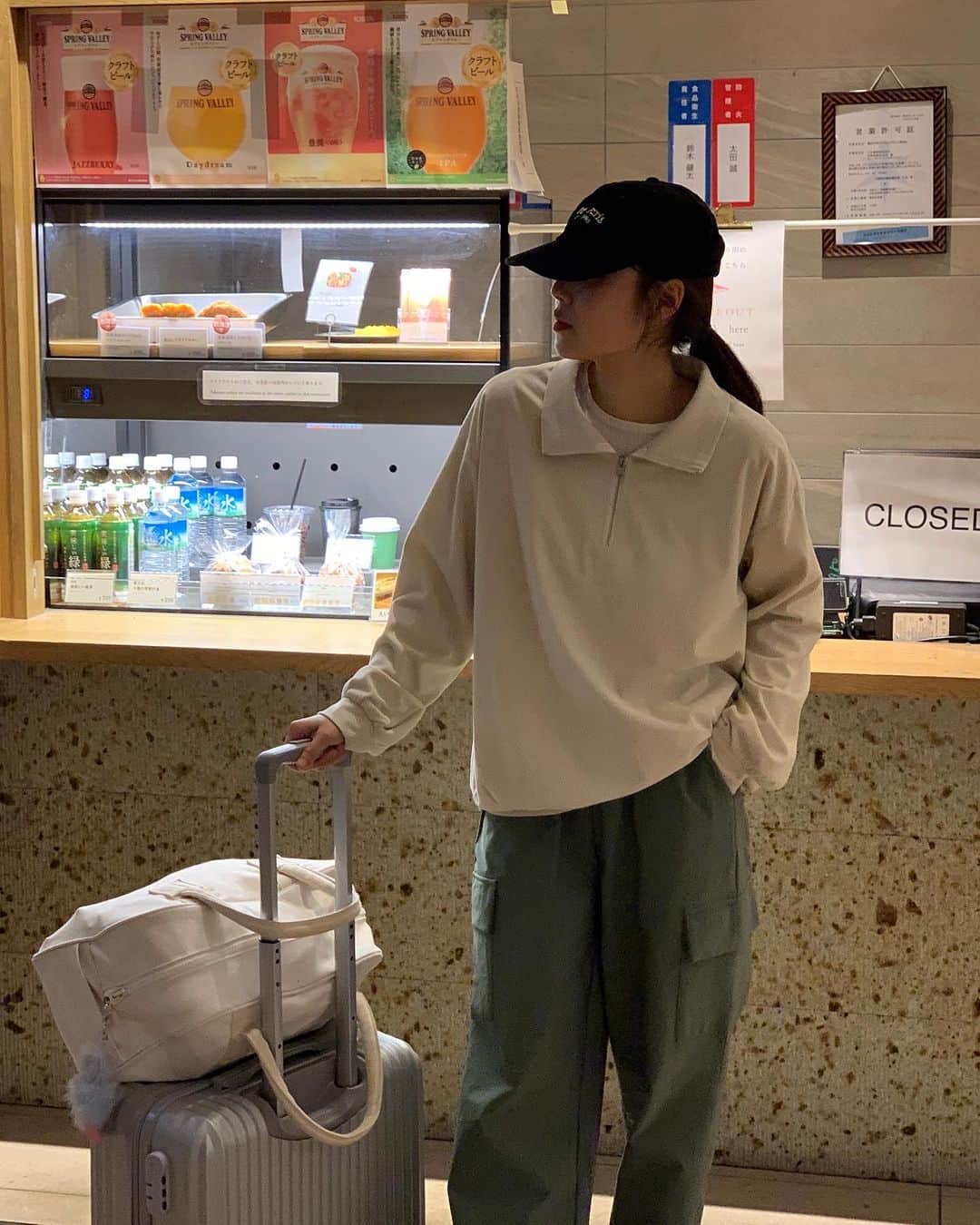 HOTPING公式アカウントさんのインスタグラム写真 - (HOTPING公式アカウントInstagram)「日本に来たら絶対食べたかった食べ物の1つ！ラーメン🤤🍜  時間がなくて空港でしか食べれなかったけど やっぱり日本で食べるラーメンが1番美味しい😭❤❤  今度は旅行で来てラーメンツアーしたいなぁ💭💞 みんなのオススメラーメン屋さんがあれば教えてほしいです♪  #japan #tokyo #日本 #東京 #日本旅行 #ラーメン #라멘 #hotping日本撮影 #f/wコーデ #秋コーデ #冬コーデ #ニット #新作 #韓国通販サイト #韓国ブランド #韓国ファッション #韓国コーデ #カジュアル #カジュアルコーデ #シンプルコーデ #体型カバー #hotping #ホットピング #fashion #dailylook #ootd #일본 #도쿄」10月31日 18時01分 - hotping_japan