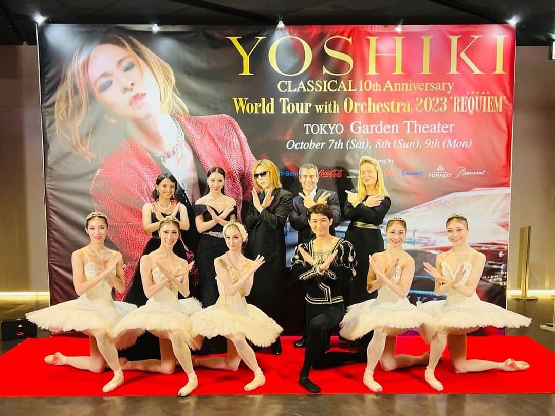 Beverlyのインスタグラム：「@yoshikiofficial さんのクラシカル公演が全て終わりました。素晴らしいミュージシャンたちと共演し、素敵なステージでパフォーマンスすることが出来て言葉では言い表せないくらい光栄です。 どの公演もとても思い出に残るものになりました。このコメントを書きながら、思い出しています。沢山の素敵なコメントもみなさんありがとうございました！改めて、YOSHIKIさん、このような素敵な機会をいただきありがとうございました！  Words cannot express how honored I am to perform with YOSHIKI さん and these amazing musicians. And on top of that, I got to perform on these amazing stages. Every performance was so memorable I got to reminisce it everyday. Thank you for all the wonderful comments. I’ve read all of it. Makes my heart smile everytime 💙💙」